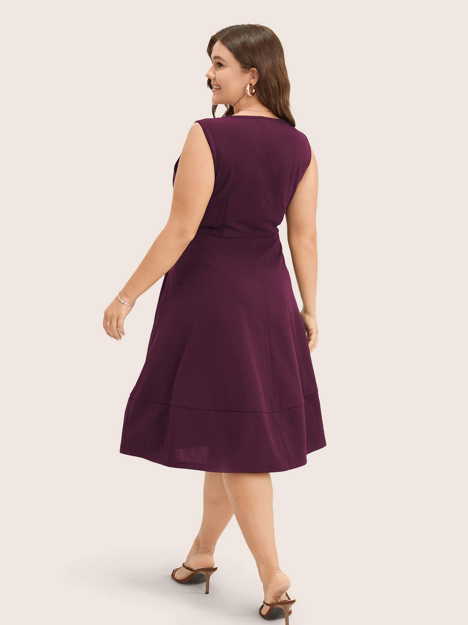 

Plus Size Solid Pocket Sleeveless Ruffle Hem Tank Dress Eggplant Women Workwear Essentials Non Round Neck Sleeveless Curvy Midi Dress BloomChic