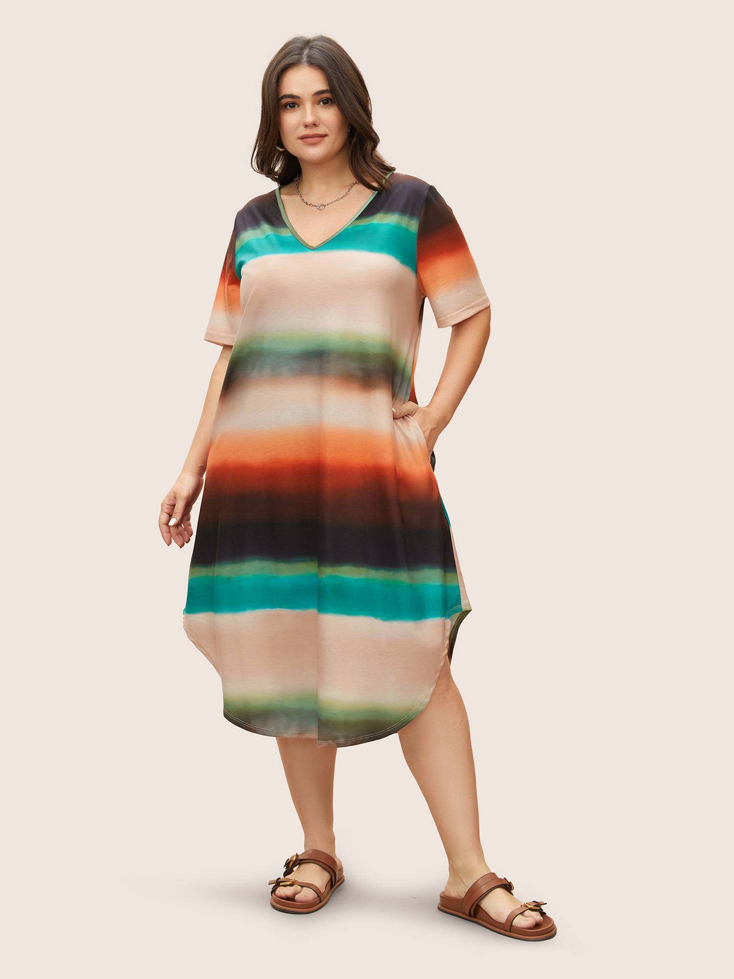 

Plus Size Ombre Contrast V Neck Curved Hem Dress Multicolor Women Non V-neck Short sleeve Curvy BloomChic