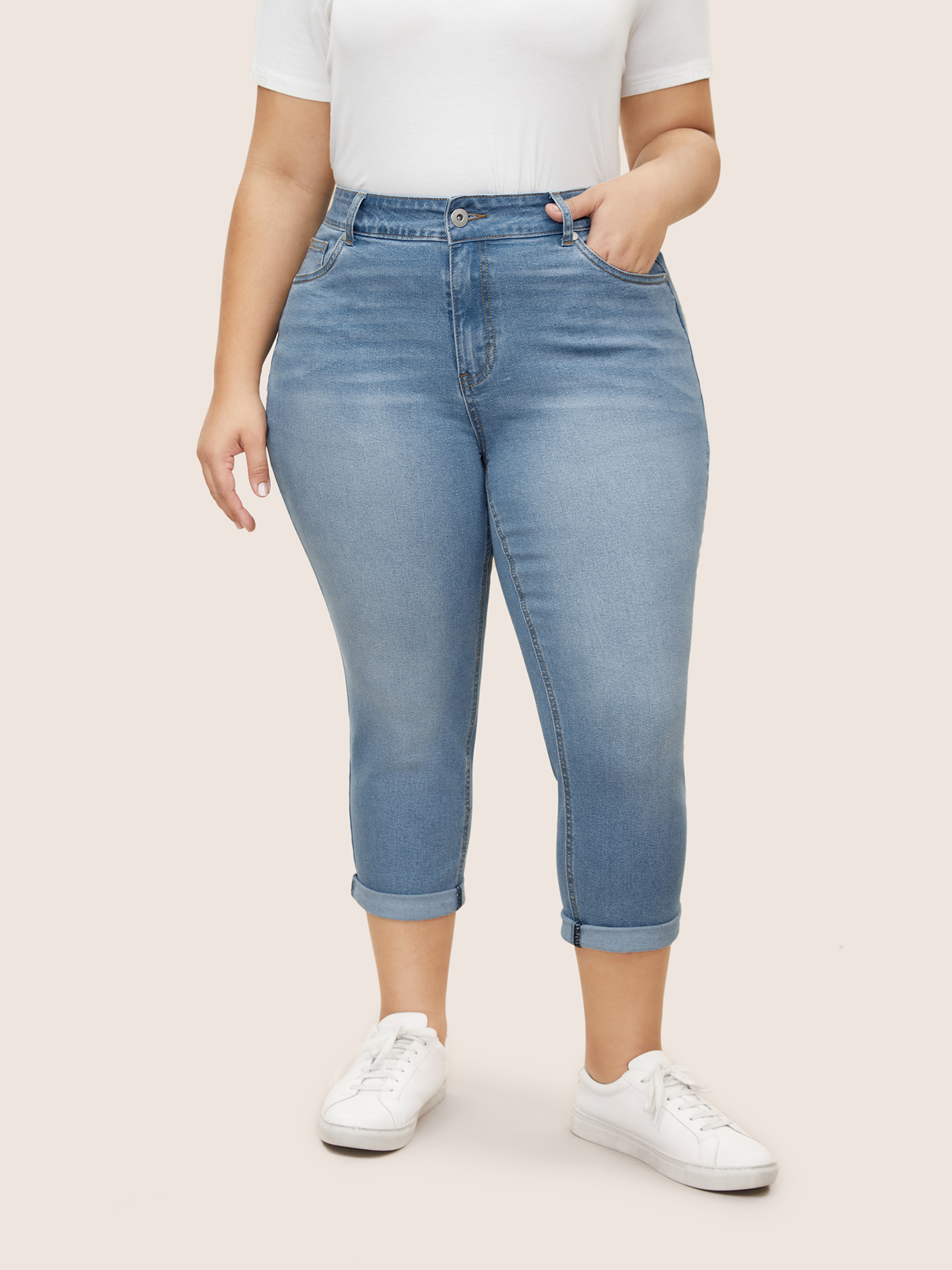 

Plus Size Light Wash Slanted Pocket Roll Hem Jeans Women LightBlue Casual Button High stretch Slanted pocket Jeans BloomChic