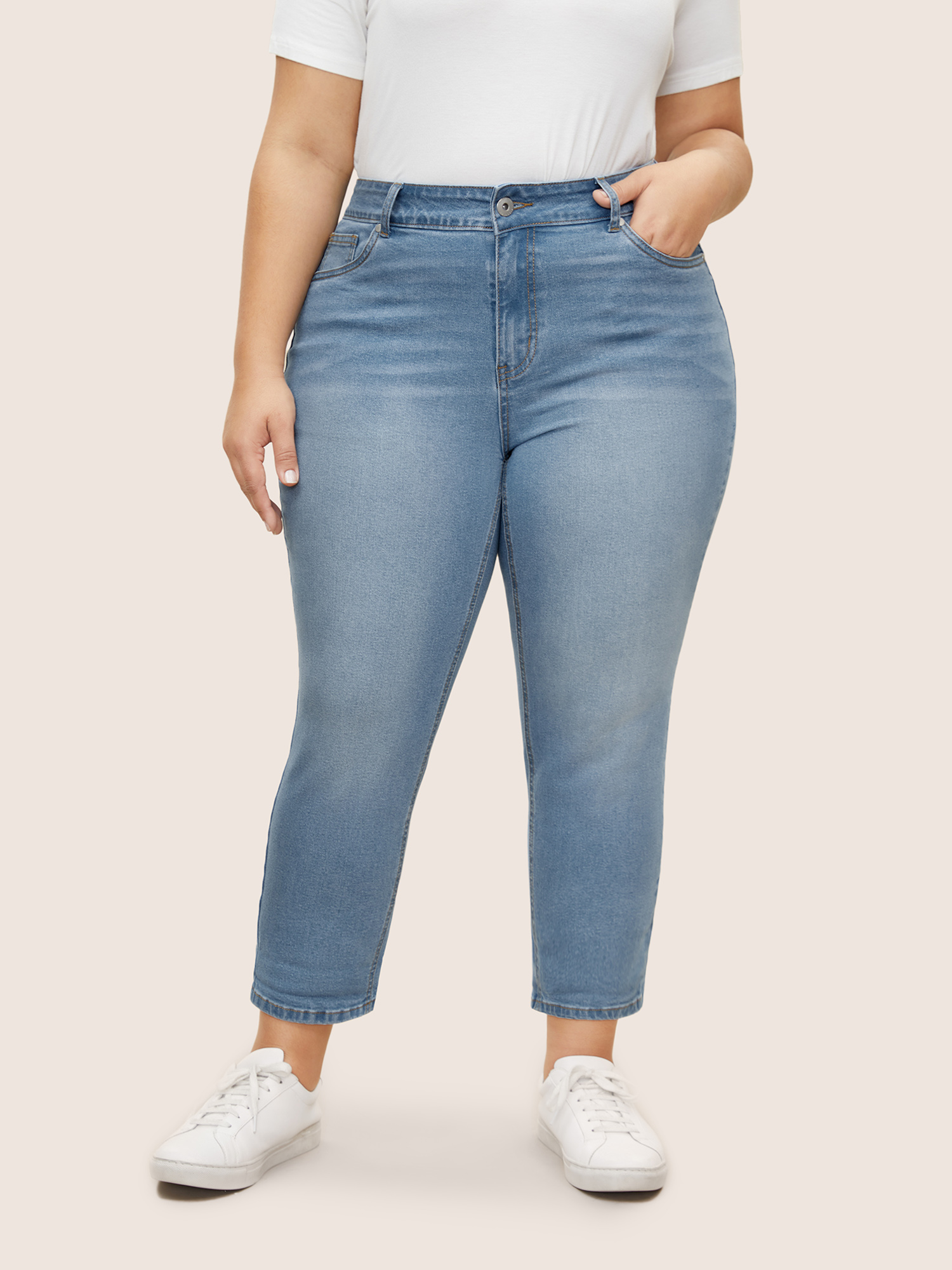 

Plus Size Light Wash Slanted Pocket Roll Hem Jeans Women LightBlue Casual Button High stretch Slanted pocket Jeans BloomChic