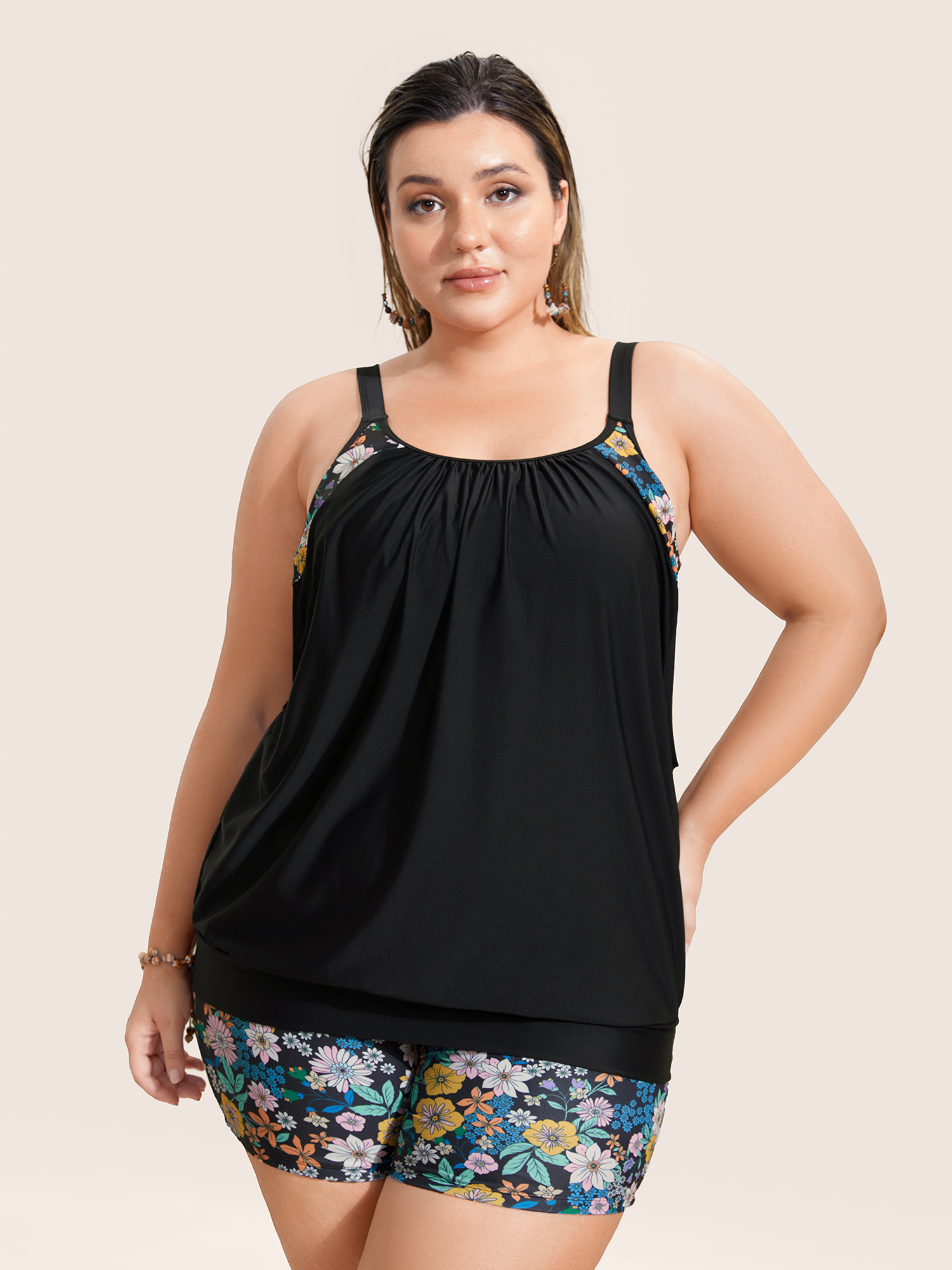 

Plus Size U Neck Ditsy Floral Patchwork Gathered Swim Top Women's Swimwear Black Beach Gathered High stretch Bodycon U-neck Curve Swim Tops BloomChic