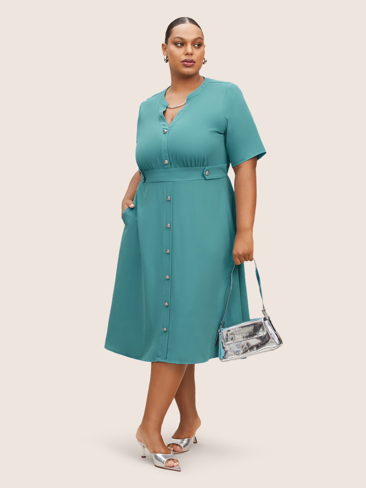 

Plus Size Solid Metal Chain Detail Side Seam Pocket Dress Teal Women Button Flat collar with V-notch Short sleeve Curvy BloomChic