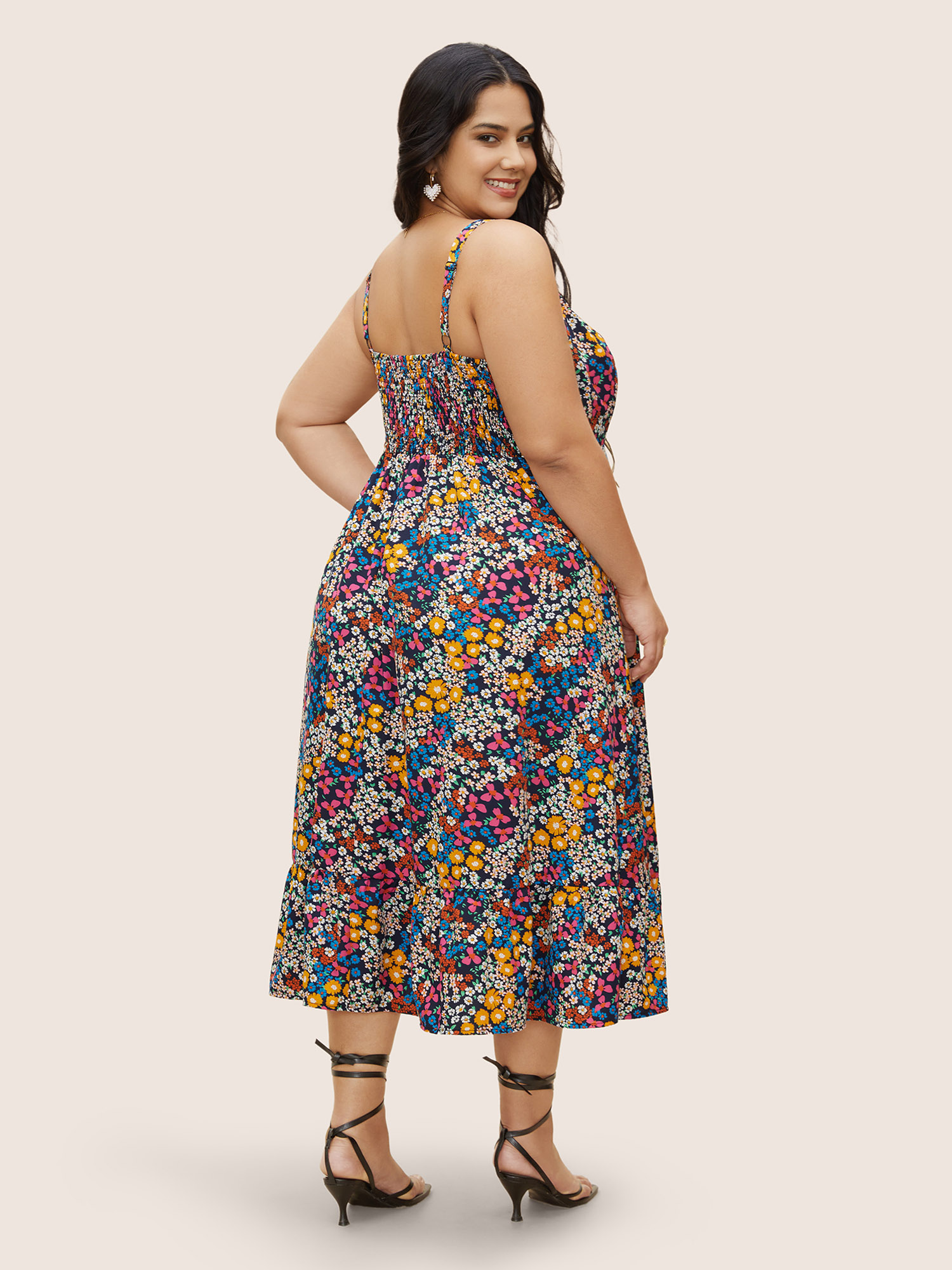 Plus Size Ditsy Floral Shirred Pocket Cami Dress Indigo Women Elegant Shirred V-neck Sleeveless Curvy BloomChic 30/6X 