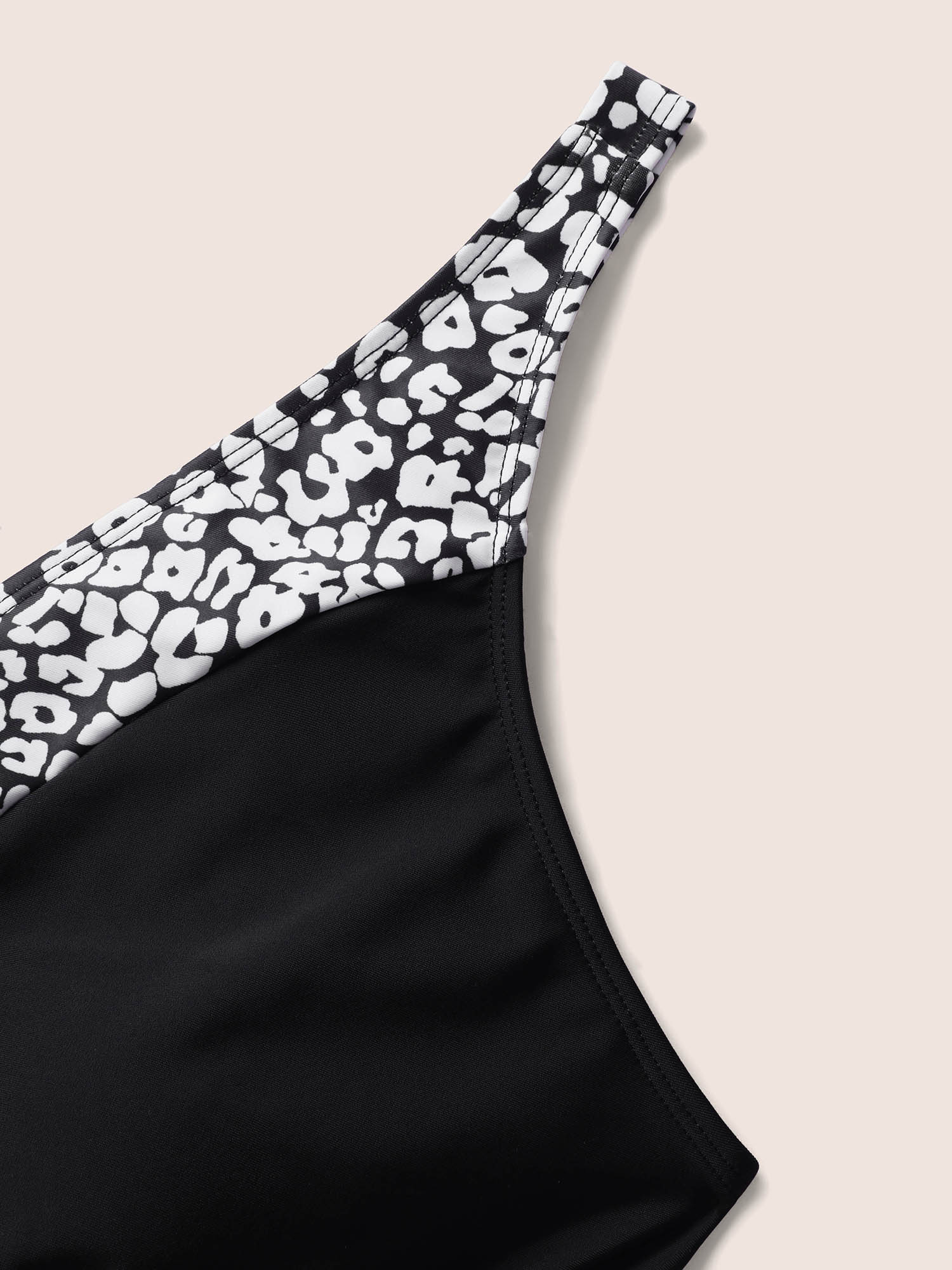 Plus Size Leopard Print Patchwork V Neck Swim Top Women`s Swimwear Black Beach Contrast High stretch Skinny V-neck Curve Swim Tops BloomChic 28/5X 