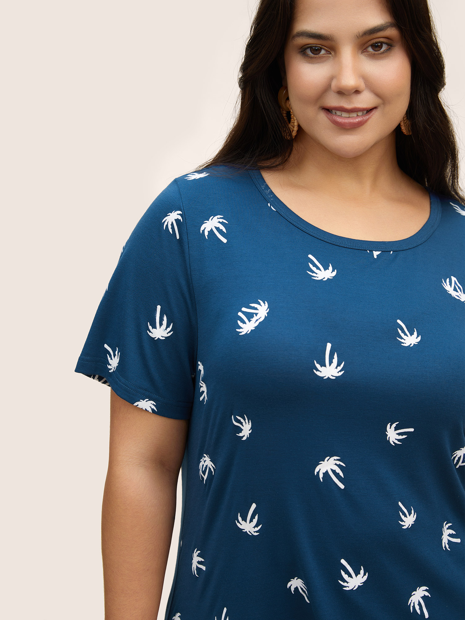 

Plus Size Coconut Tree Print Round Neck T-shirt Indigo Women Resort Contrast Natural Flowers Round Neck Vacation T-shirts BloomChic