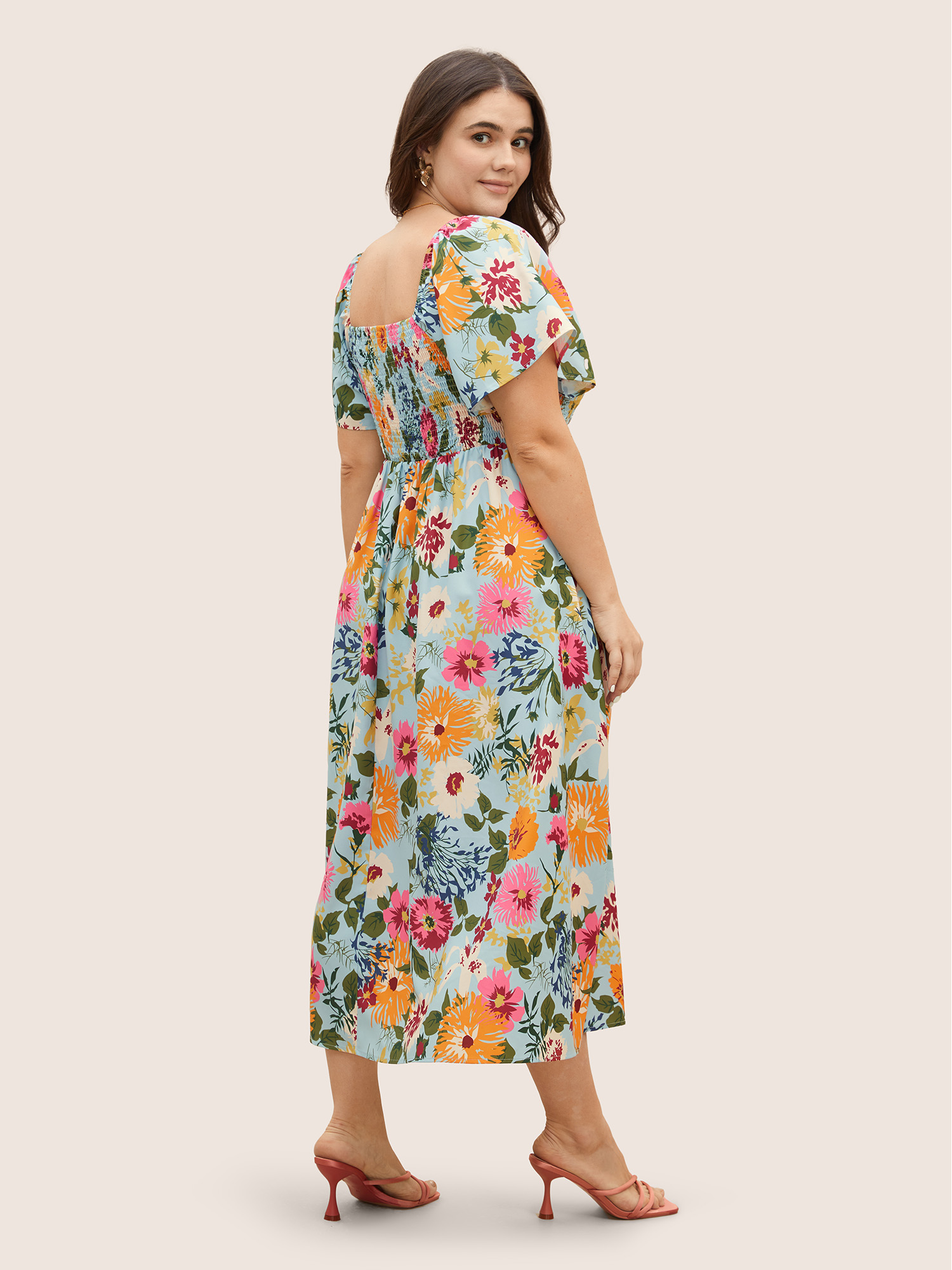 Plus Size Floral Backless Shirred Square Neck Pocket Ruffle Hem Dress LightBlue Women Non Square Neck Short sleeve Curvy Midi Dress BloomChic 28/5X 