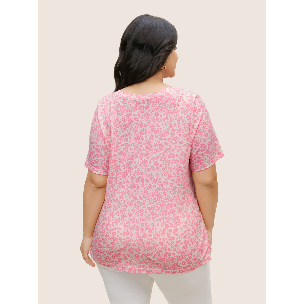 

Plus Size V Neck Ditsy Floral Print T-shirt Lightpink Women Casual Contrast Natural Flowers V-neck Everyday T-shirts BloomChic