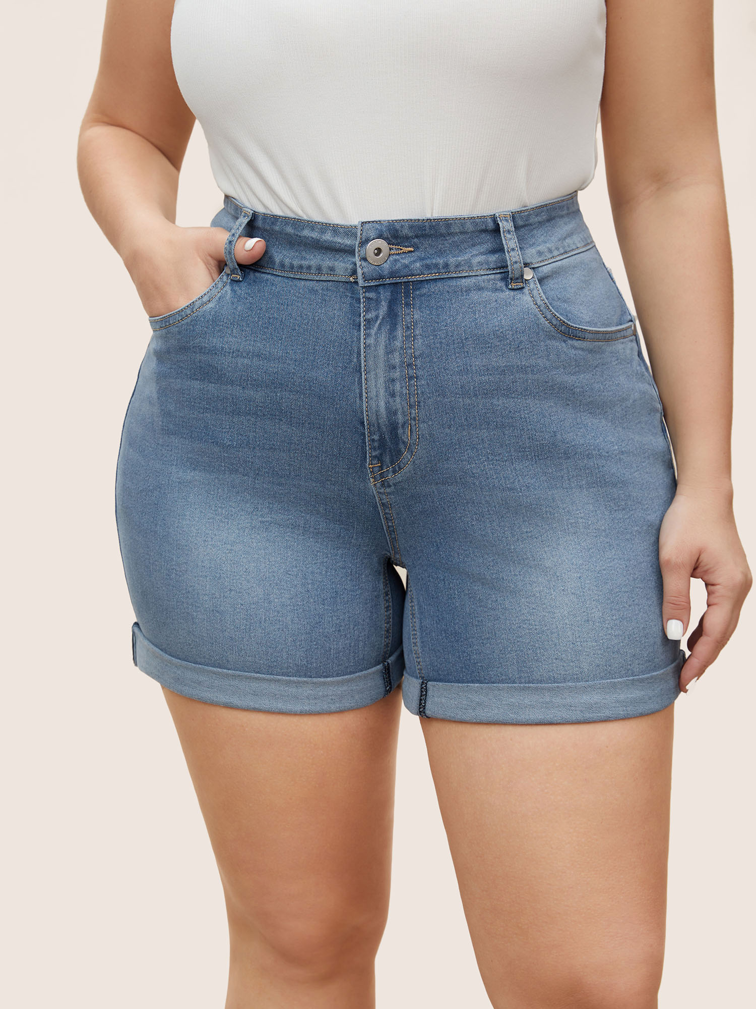 

Plus Size Light Wash Roll Hem Slanted Pocket Denim Shorts Women LightBlue Roll Hem High stretch Everyday Slanted pocket Casual Denim Shorts BloomChic