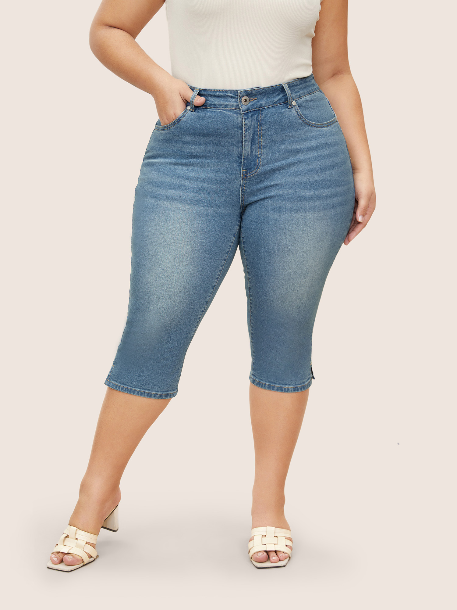 

Plus Size Light Wash Slit Side Pull On Jegging Jeans Women LightBlue Casual Button High stretch Slanted pocket Jeans BloomChic