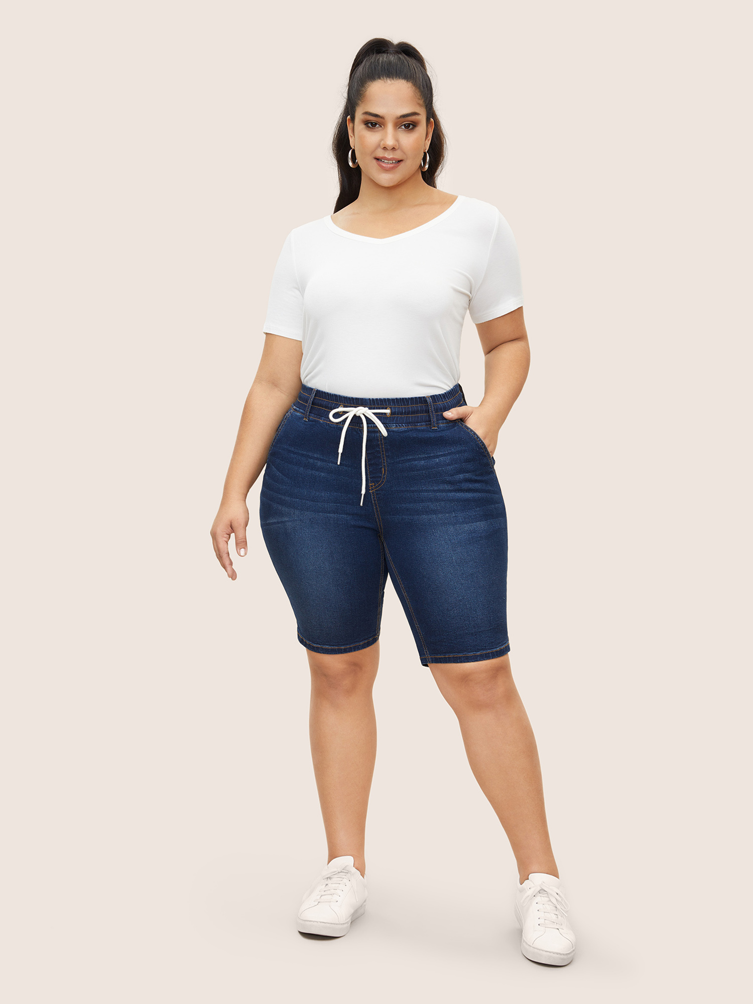 

Plus Size Dark Wash Drawstring Slit Hem Denim Shorts Women Indigo Drawstring High stretch Everyday Slanted pocket Casual Denim Shorts BloomChic