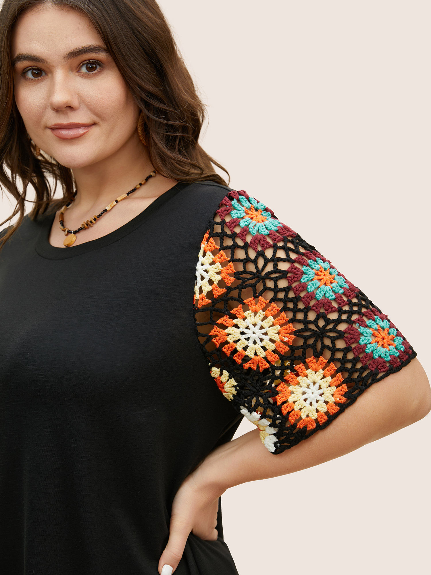 

Plus Size Round Neck Crochet Floral Patchwork T-shirt Black Women Resort Contrast Natural Flowers Round Neck Vacation T-shirts BloomChic