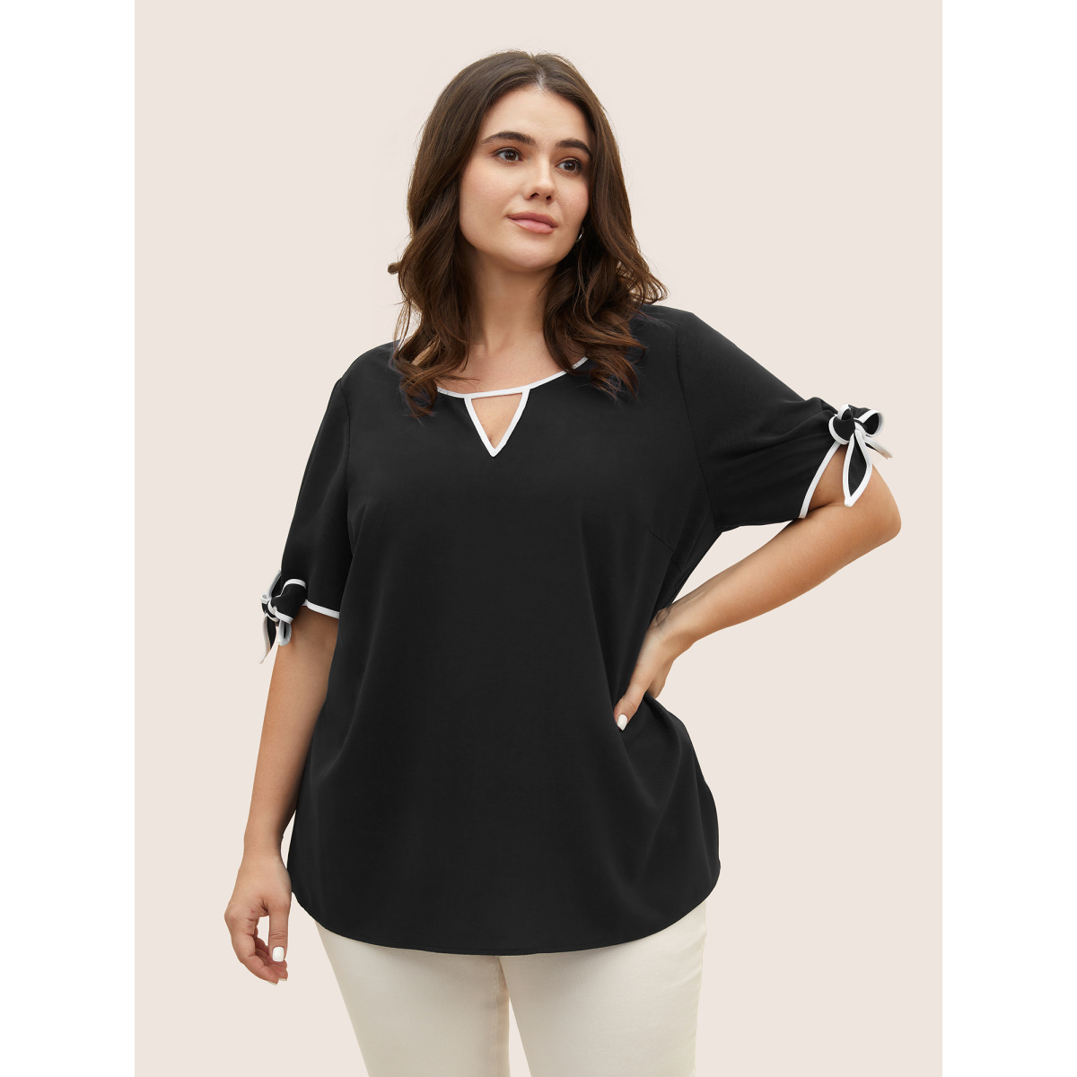 

Plus Size Black Contrast Trim Keyhole Tie Knot Blouse Women Work From Home Short sleeve Notched collar Work Blouses BloomChic