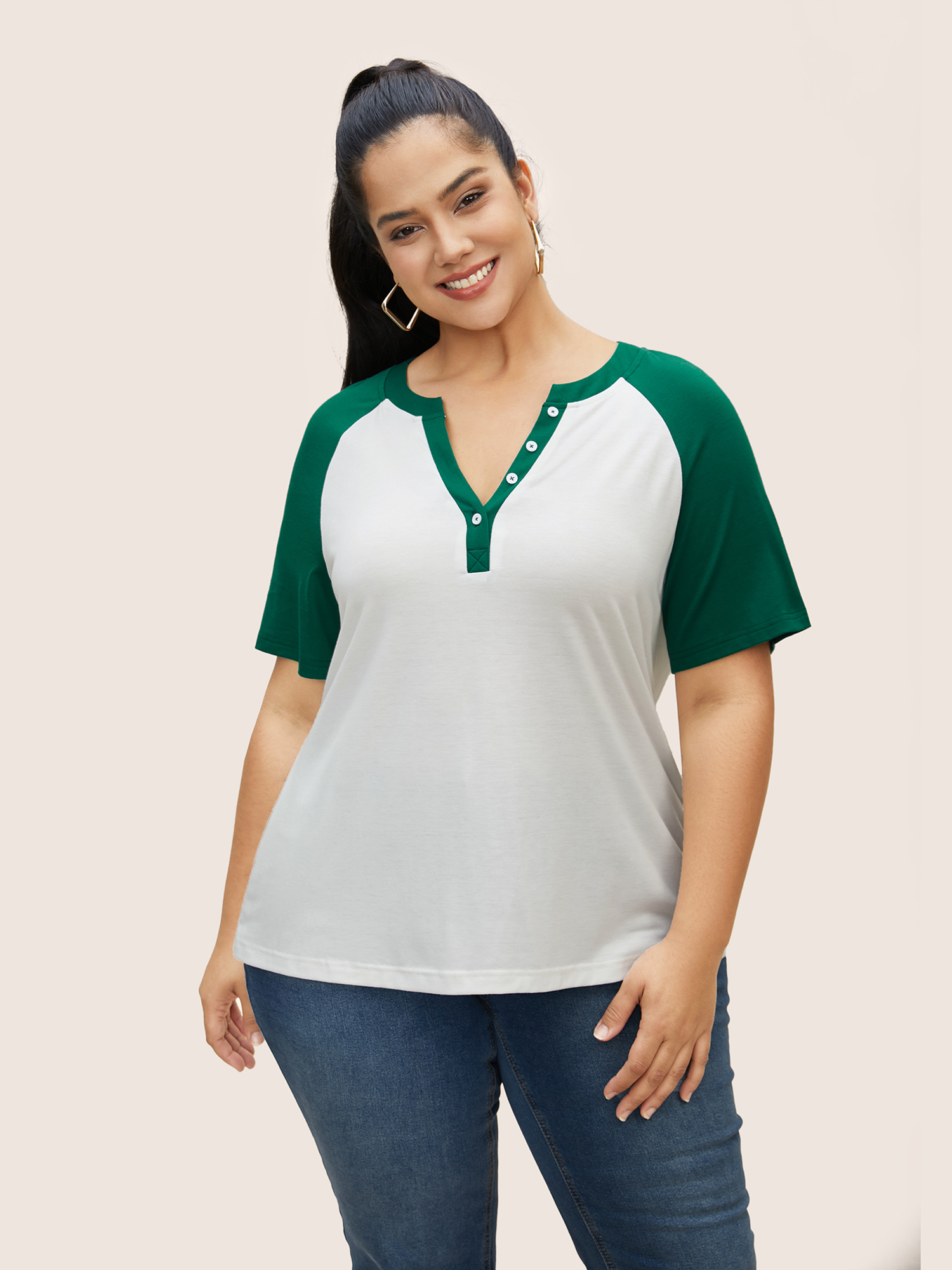 

Plus Size Notched Collar Contrast Raglan Sleeve T-shirt Originalwhite Women Casual Contrast Notched collar Everyday T-shirts BloomChic