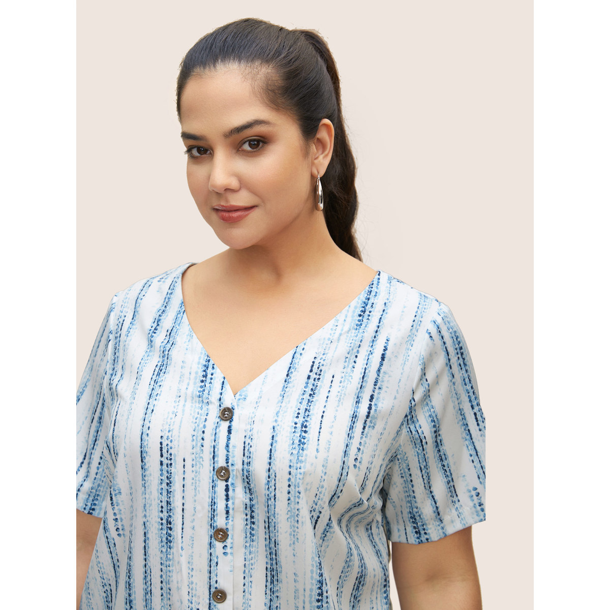

Plus Size Stone Brush Print Tie Knot Button Detail Blouse Women Casual Short sleeve V-neck Everyday Blouses BloomChic