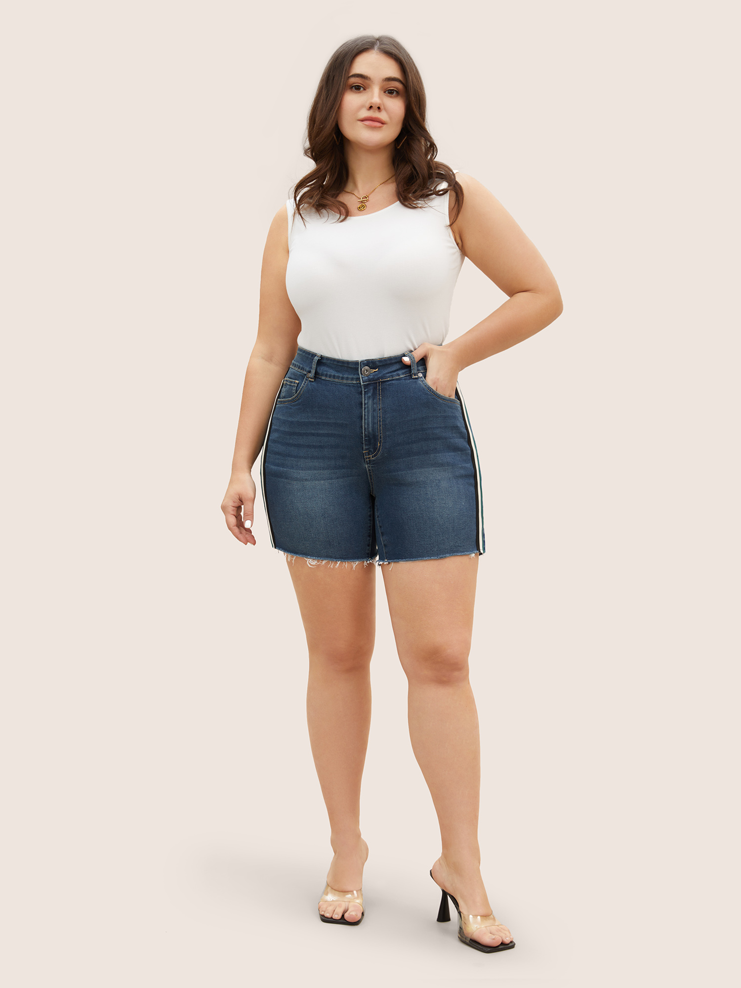 Plus Size Contrast Webbing Slit Raw Hem Denim Shorts Women Bluevintage Woven ribbon&lace trim High stretch Everyday Slanted pocket Basics Denim Shorts BloomChic 22/3X 