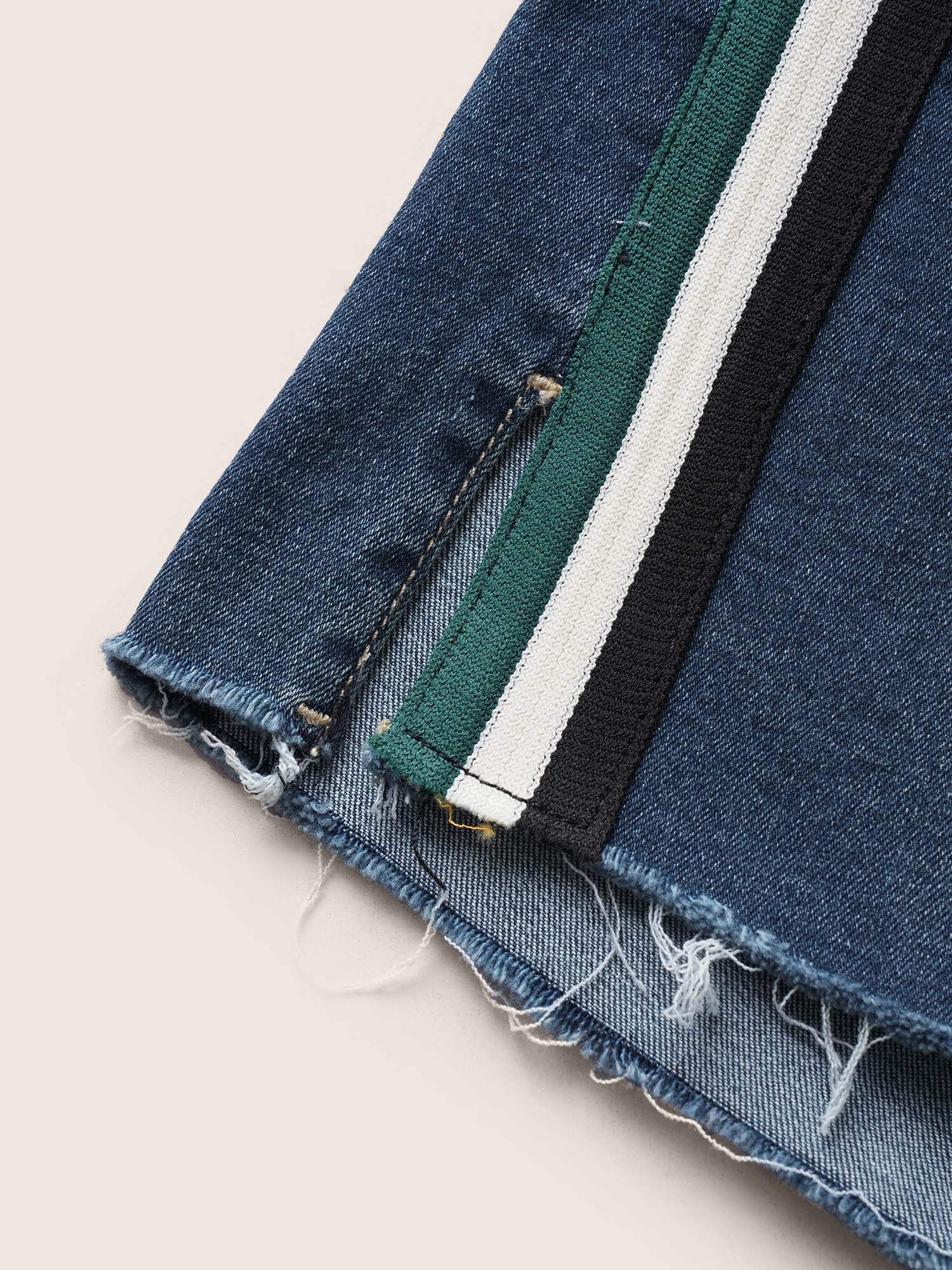 Plus Size Contrast Webbing Slit Raw Hem Denim Shorts Women Bluevintage Woven ribbon&lace trim High stretch Everyday Slanted pocket Basics Denim Shorts BloomChic 22/3X 