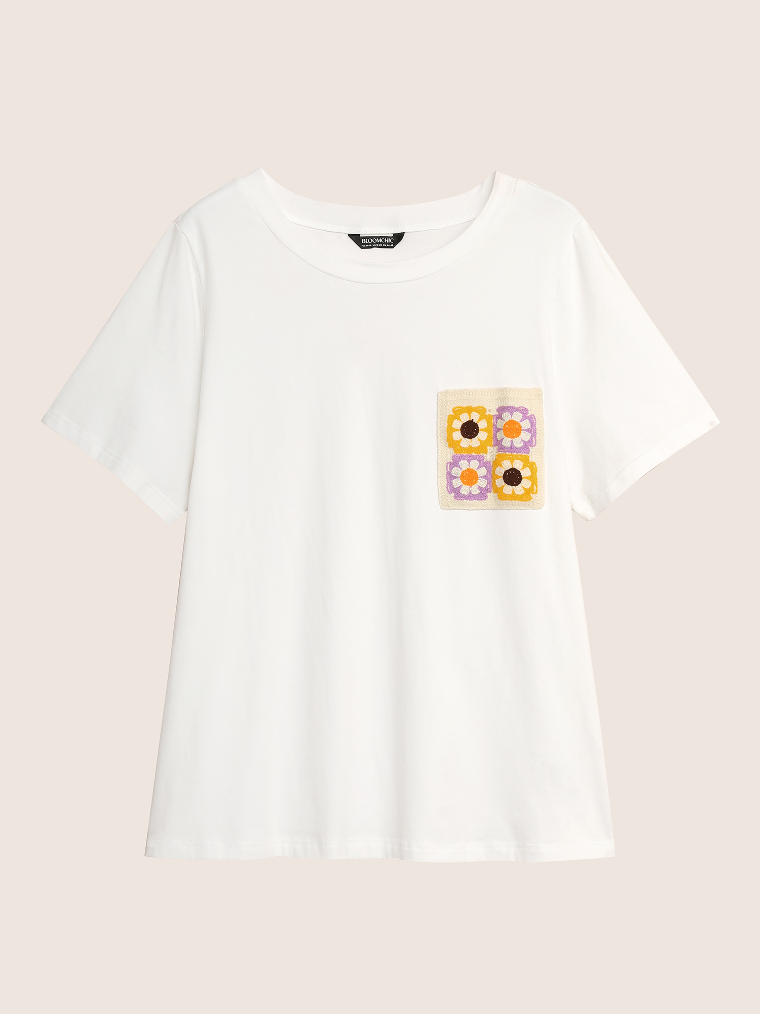 Plus Size Round Neck Crochet Floral Patch Pocket T-shirt Originalwhite Women Resort Contrast Natural Flowers Round Neck Vacation T-shirts BloomChic 26/4X 