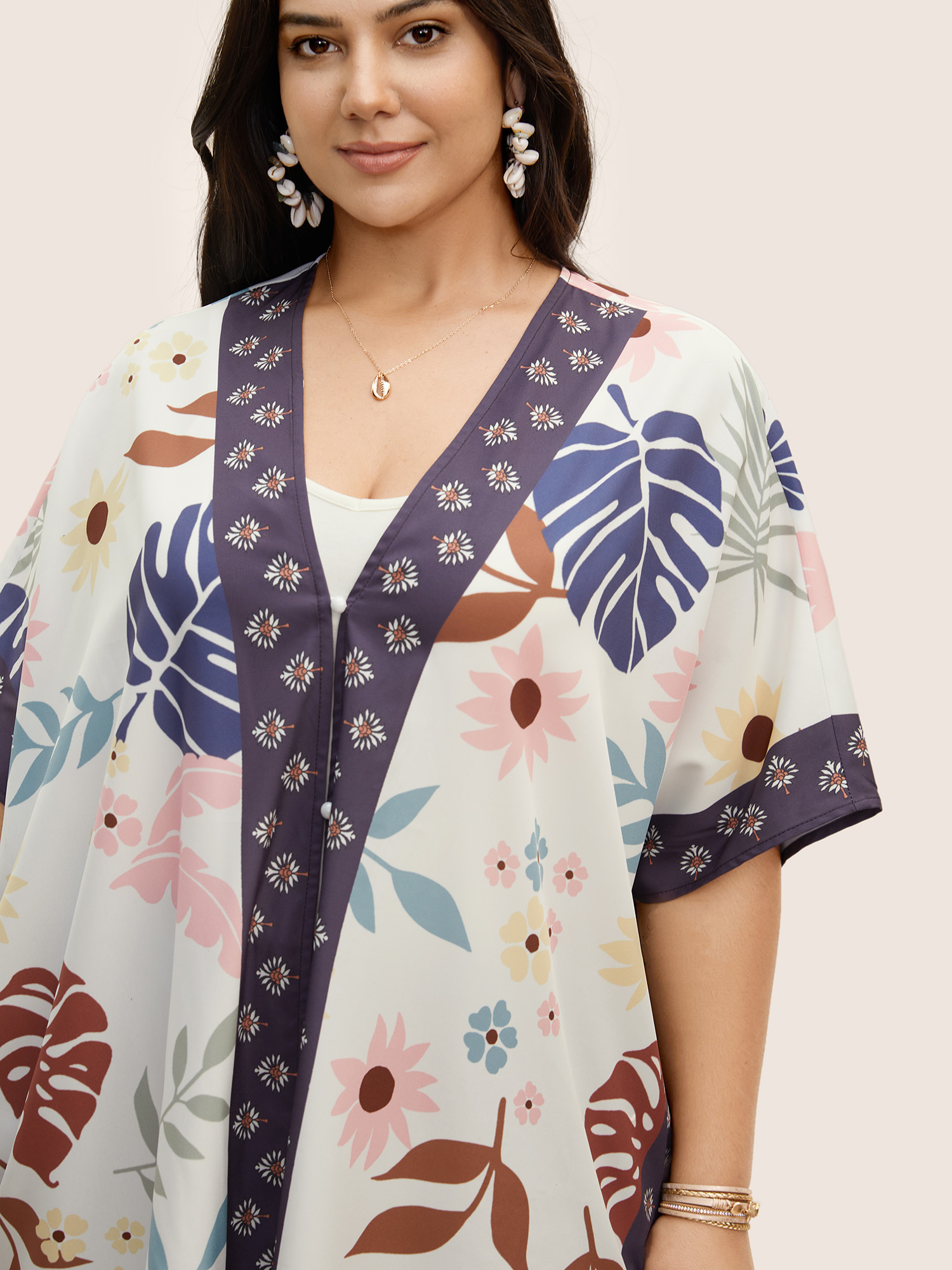 

Plus Size Painted Flower Print Split Hem Kimono Women DarkBlue Resort Contrast Loose Vacation Kimonos BloomChic