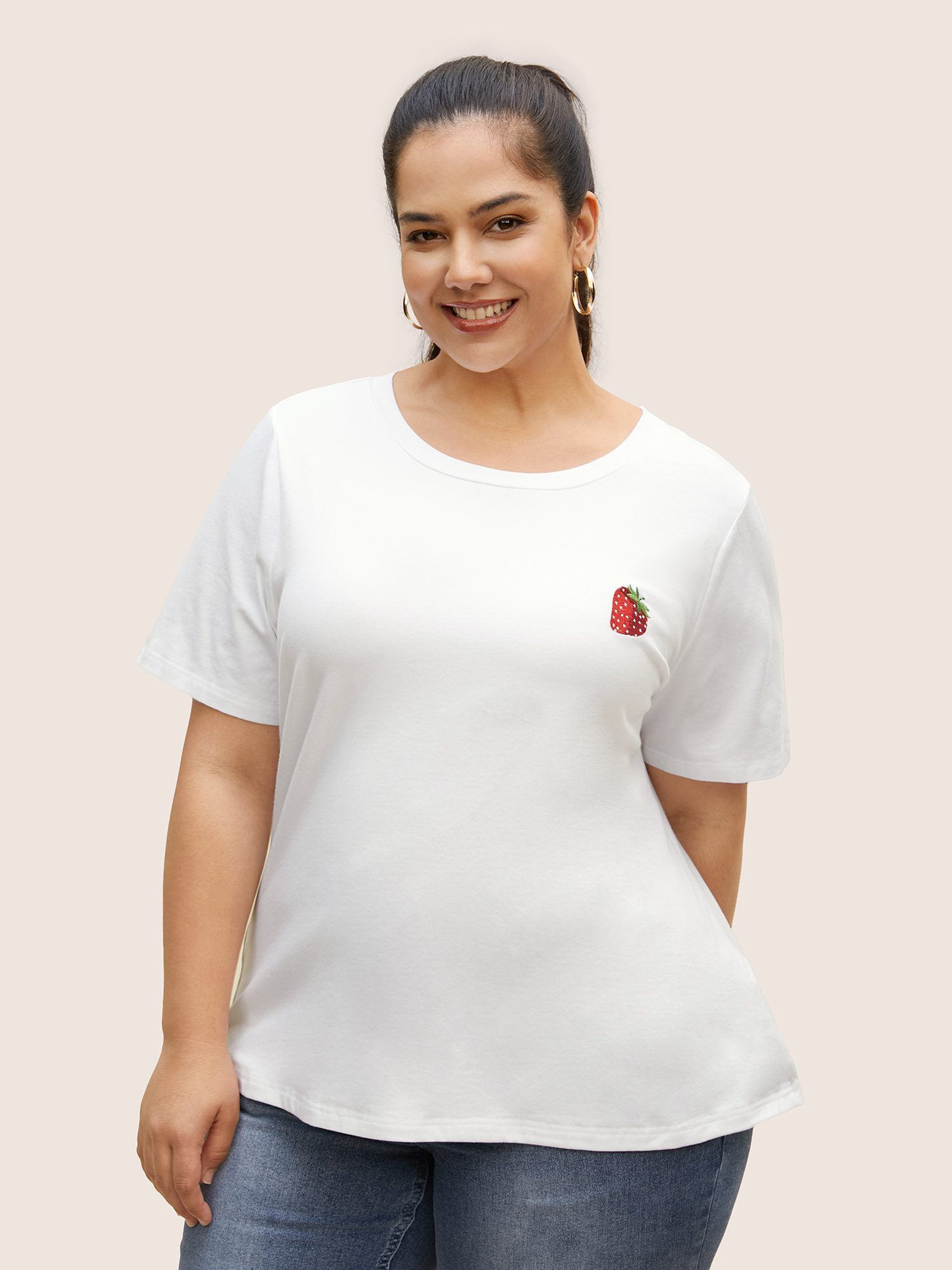 

Plus Size Strawberry Print Crew Neck T-shirt Originalwhite Women Casual Contrast Fruit Round Neck Everyday T-shirts BloomChic