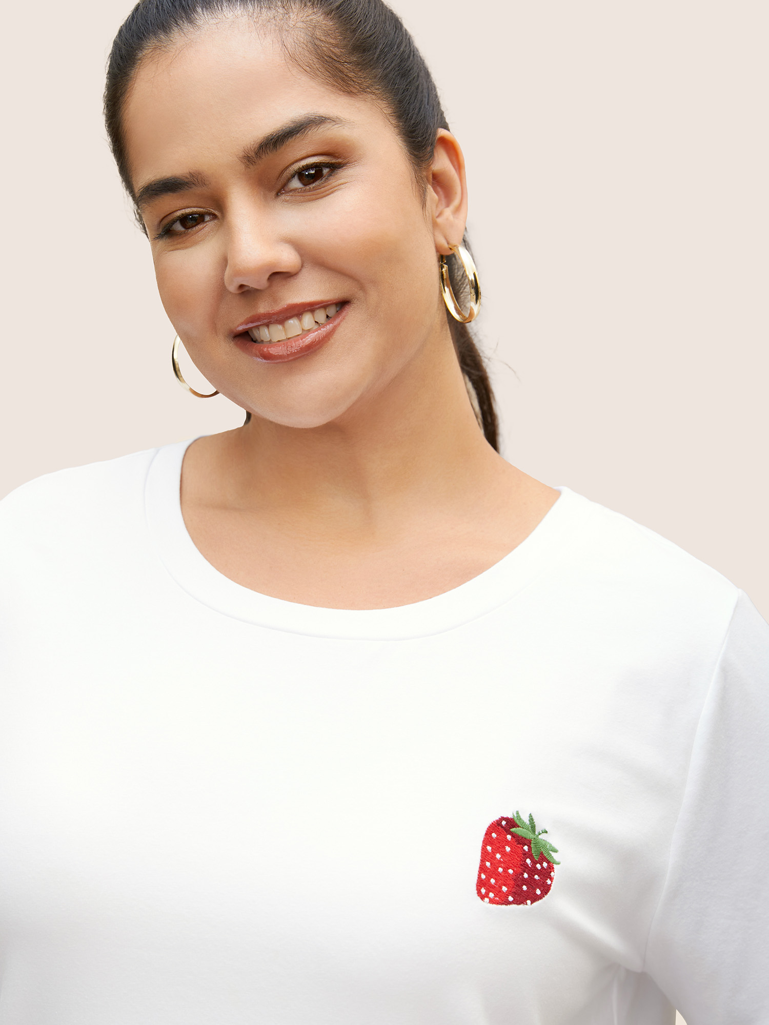 Plus Size Strawberry Print Crew Neck T-shirt Originalwhite Women Casual Contrast Fruit Round Neck Everyday T-shirts BloomChic 30/6X 