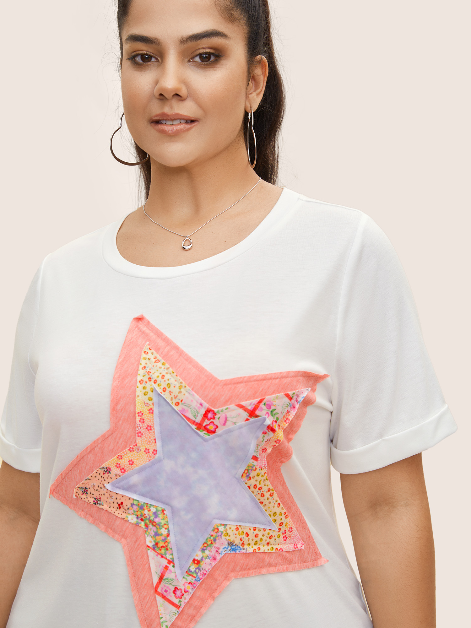 

Plus Size Star Embroidered Patch Crew Neck T-shirt Originalwhite Women Casual Contrast Round Neck Everyday T-shirts BloomChic