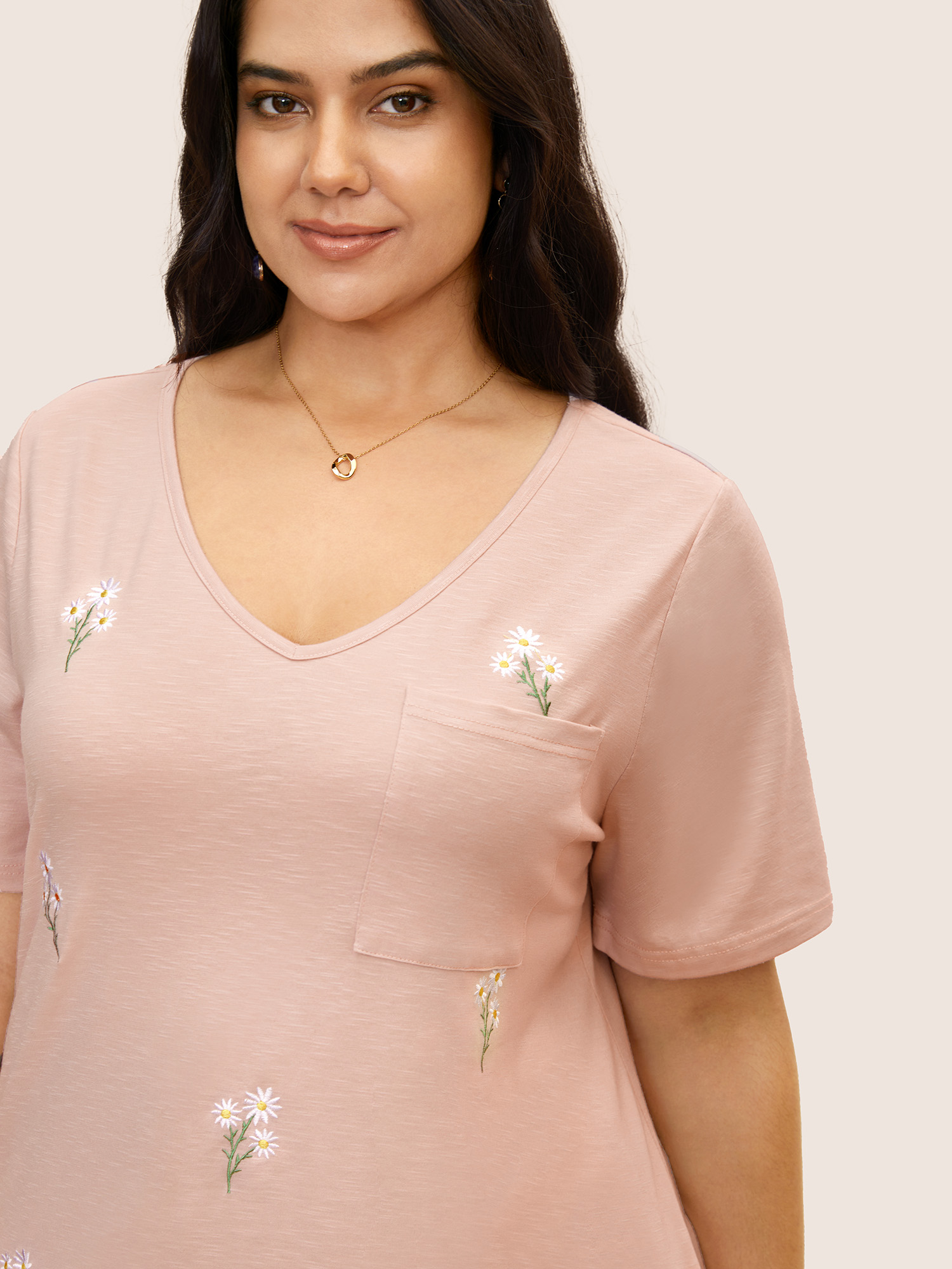 Plus Size V Neck Floral Embroidered Patch Pocket T-shirt Nudepink Women Elegant Contrast Natural Flowers V-neck Everyday T-shirts BloomChic 12/L 