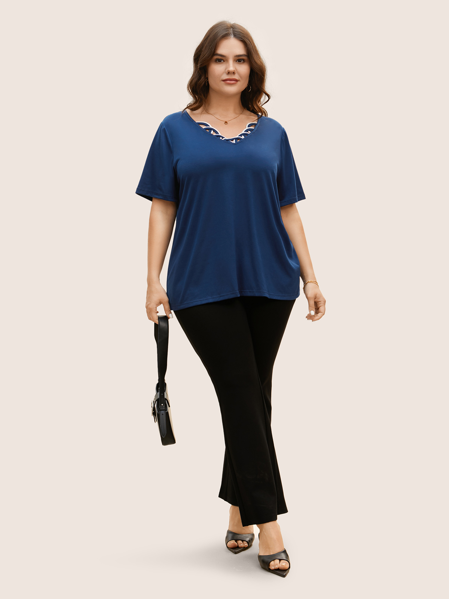 

Plus Size V Neck Solid Color Scalloped Trim T-shirt DarkBlue Women At the Office Contrast V-neck Work T-shirts BloomChic