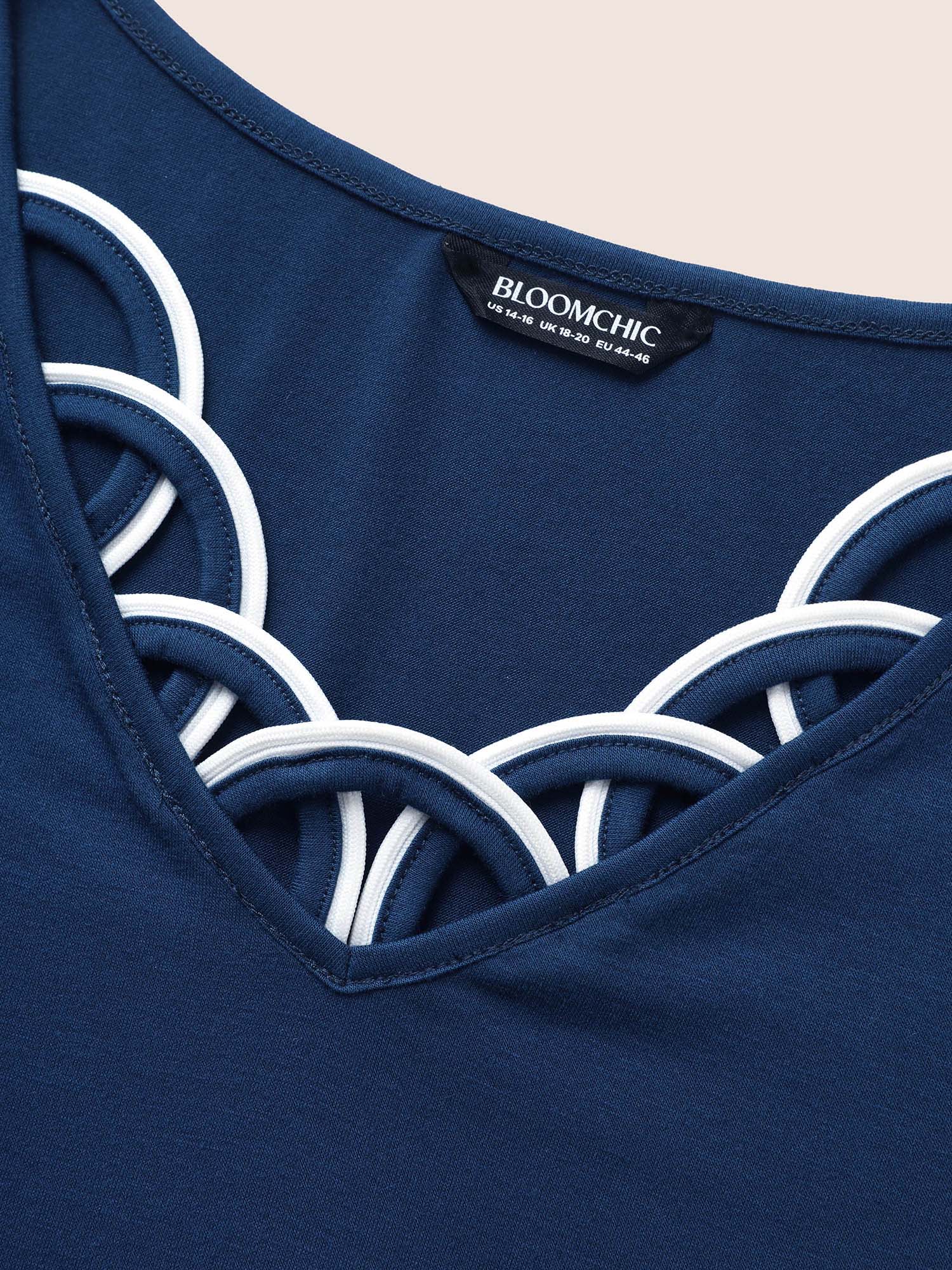 Plus Size V Neck Solid Color Scalloped Trim T-shirt DarkBlue Women At the Office Contrast V-neck Work T-shirts BloomChic 10/M 