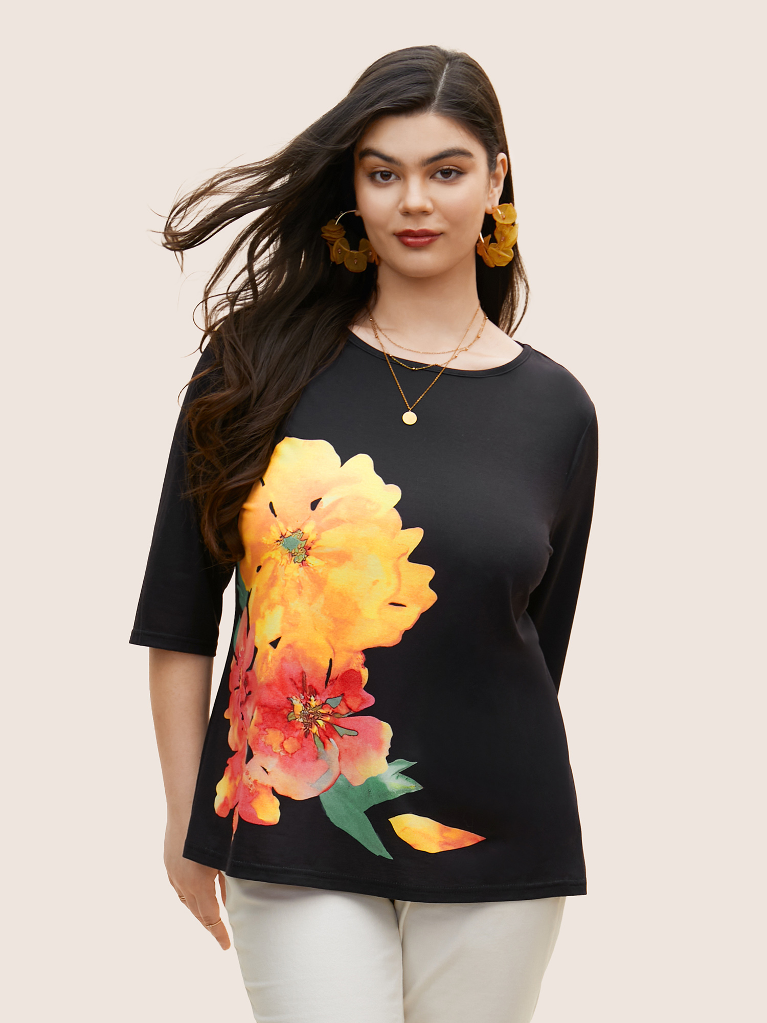

Plus Size Round Neck Carnation Print T-shirt Black Women Elegant Contrast Natural Flowers Round Neck Everyday T-shirts BloomChic