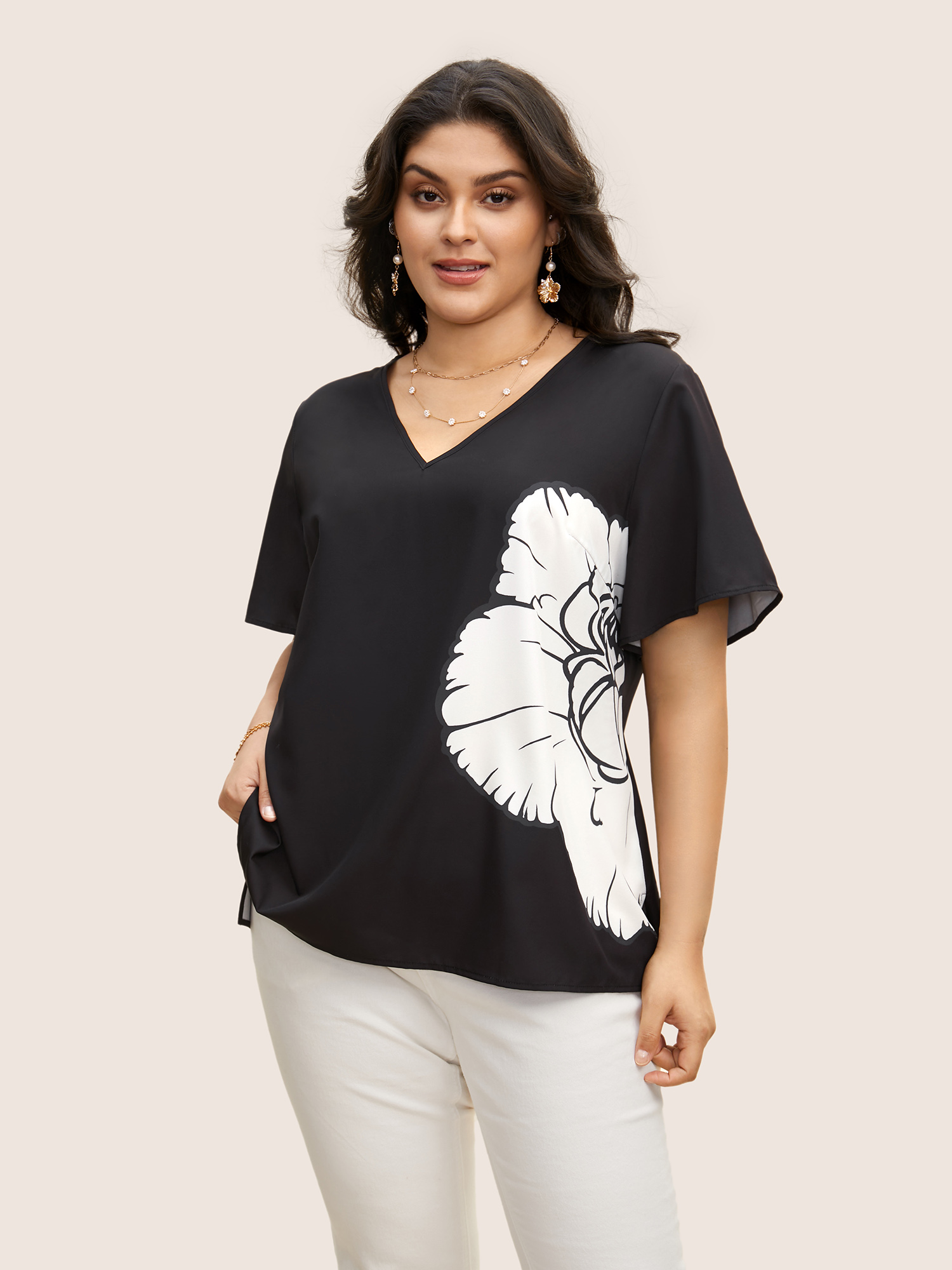 

Plus Size Black Carnation Print Contrast Ruffle Sleeve Blouse Women Elegant Short sleeve V-neck Everyday Blouses BloomChic