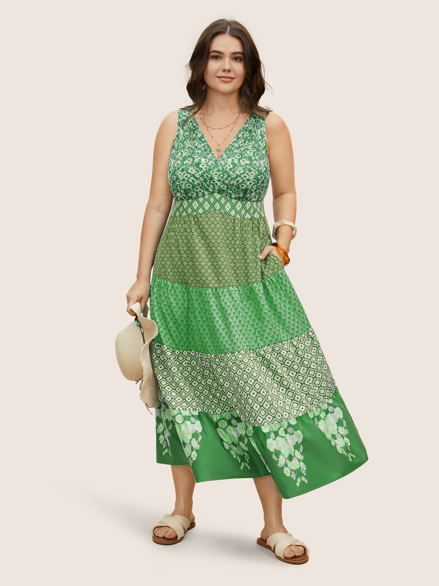 

Plus Size Bandana Patchwork Floral Sleeveless Dress Truegreen Women Pleated V-neck Sleeveless Curvy BloomChic