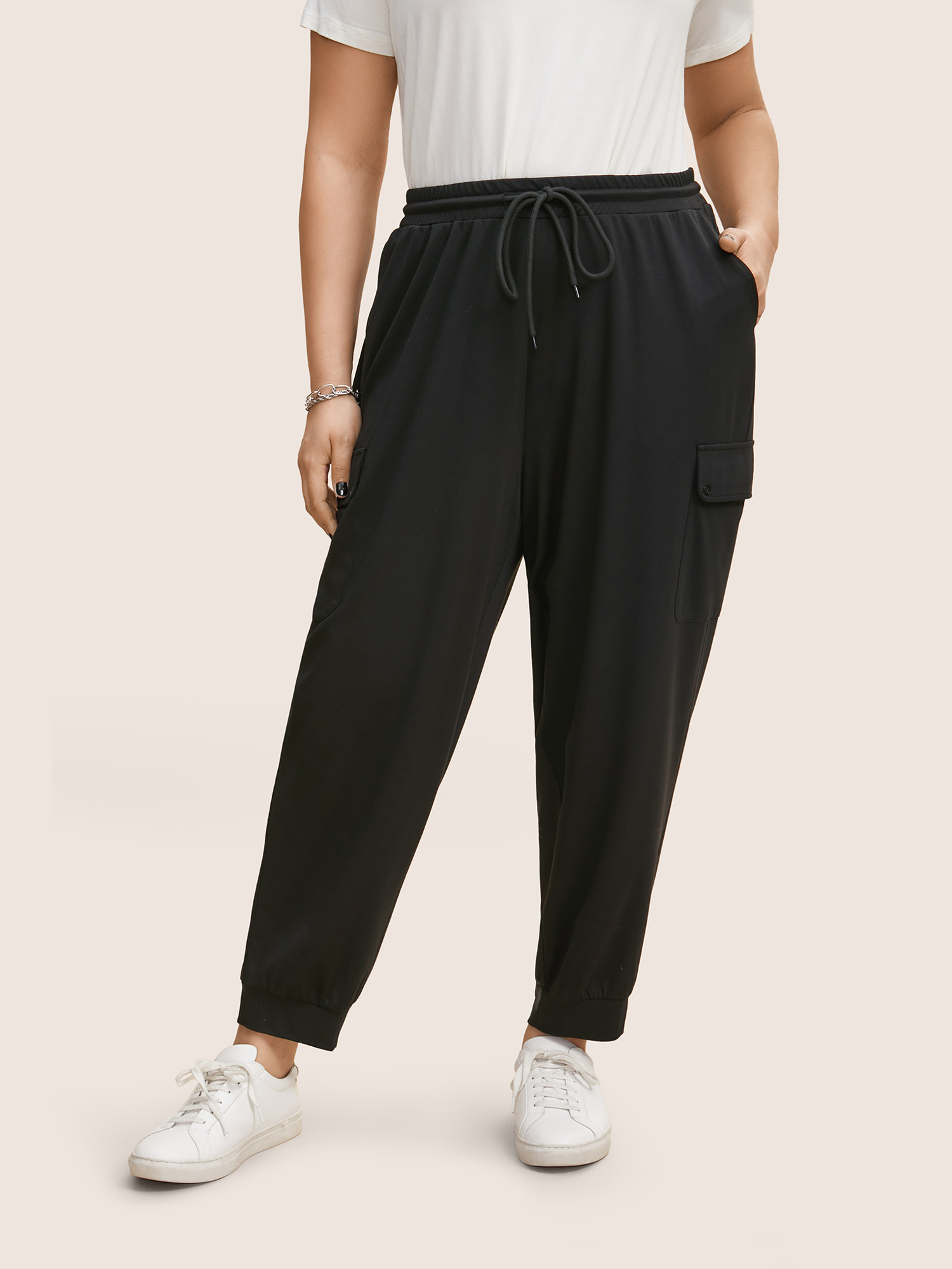 

Plus Size Drawstring Elastic Waist Flap Pocket Carrot Pants Women Black Casual Mid Rise Everyday Pants BloomChic