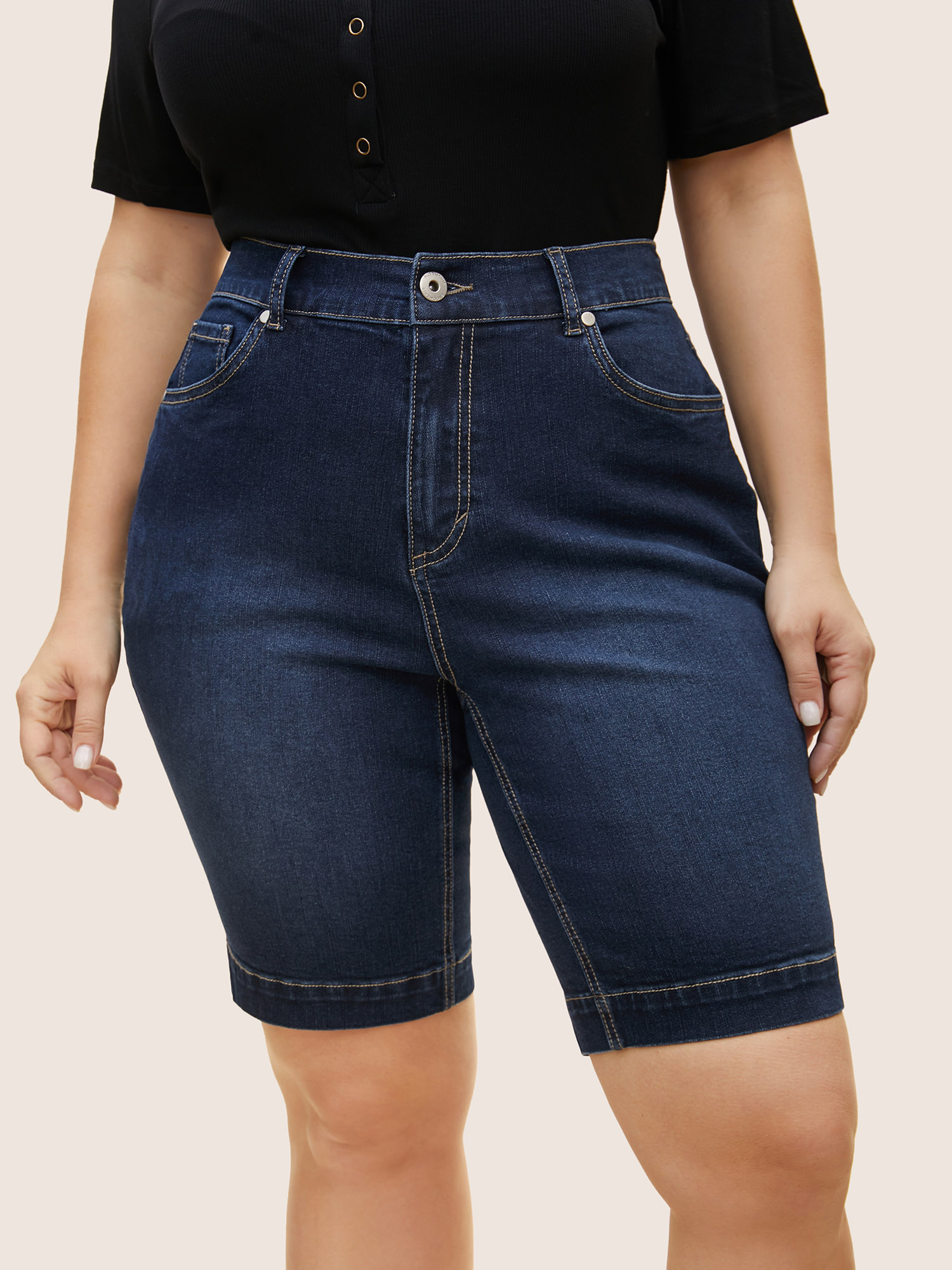 

Plus Size Dark Wash Split Hem Quilted Denim Shorts Women Denimindigo Topstitching High stretch Everyday Slanted pocket Casual Denim Shorts BloomChic