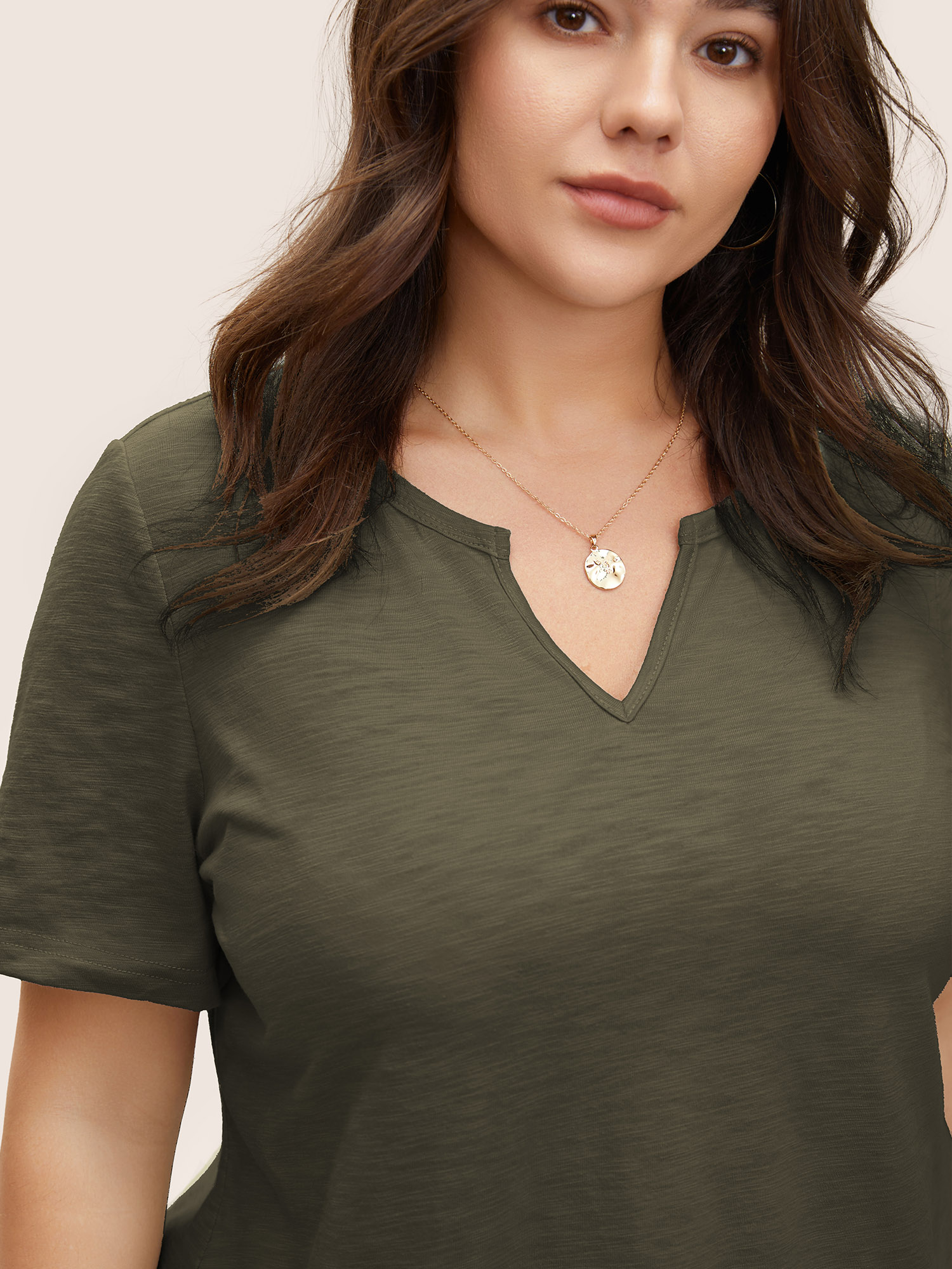 

Plus Size Solid Plisse Notched T-shirt ArmyGreen Women Casual Non Plain Notched collar Everyday T-shirts BloomChic