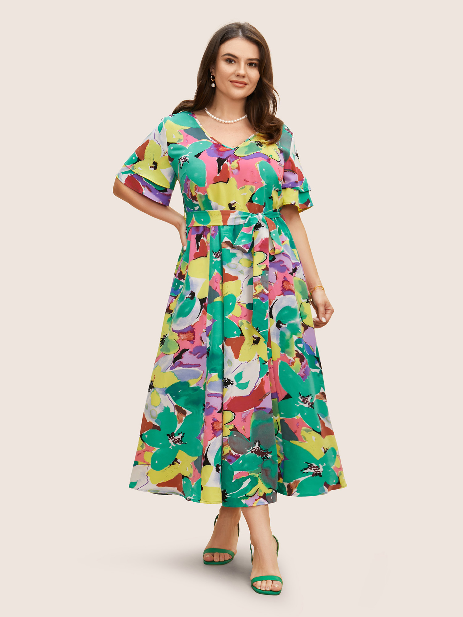 

Plus Size Contrast Floral Tiered Ruffle Sleeve Dress Malachitegreen Women Belted V-neck Short sleeve Curvy BloomChic