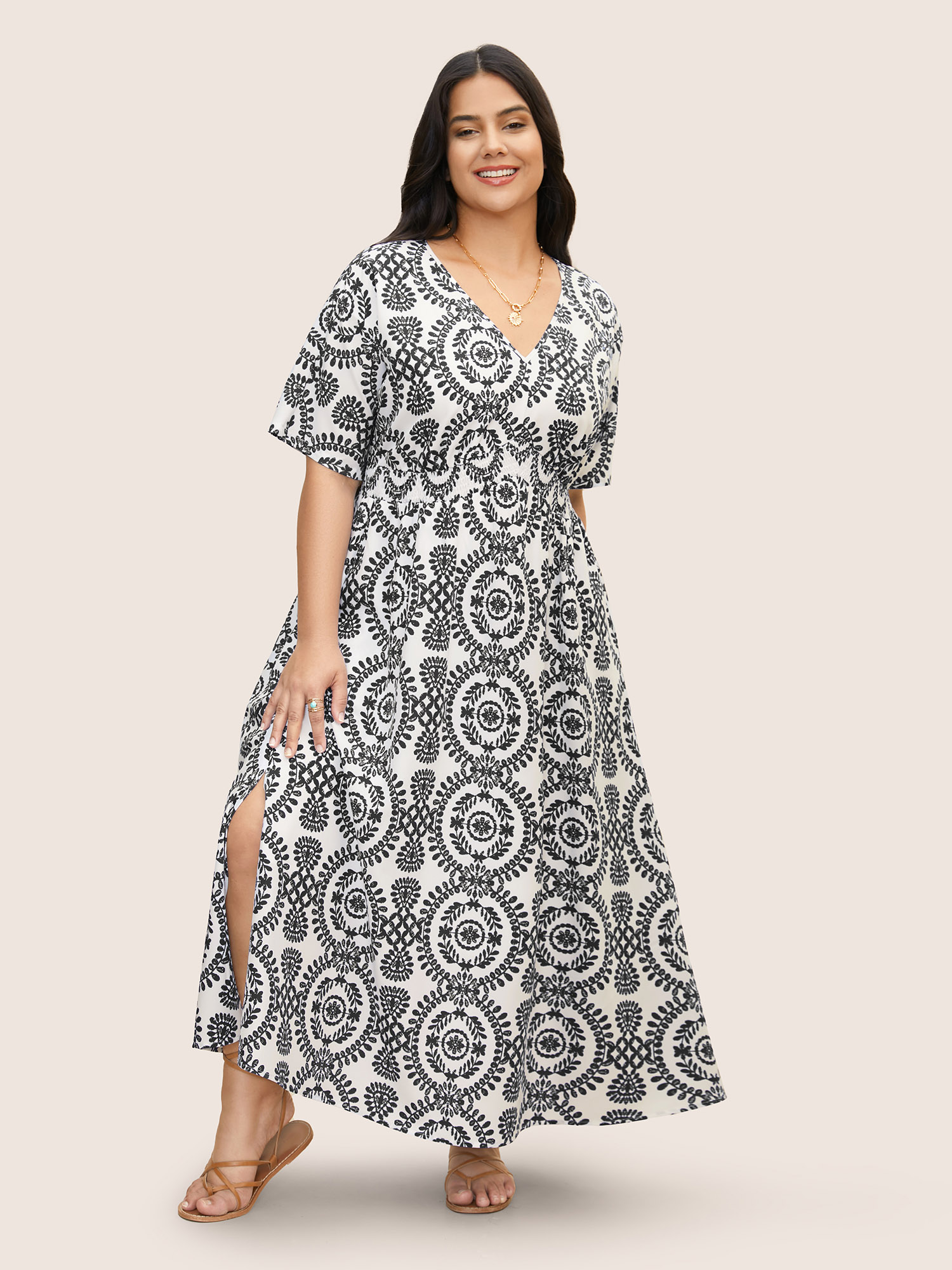 

Plus Size Bandana Print Shirred Split Side Maxi Dress Black Women Resort Shirred V-neck Short sleeve Curvy BloomChic