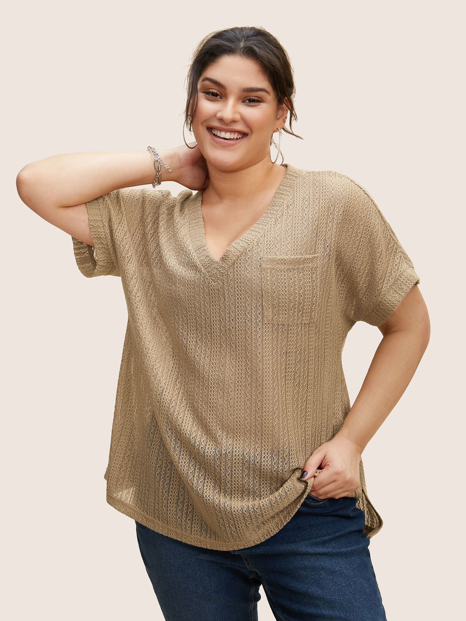 

Plus Size Texture Slit Side Patched Pocket T-shirt Tan V-neck Short sleeve Resort Jersey Tops