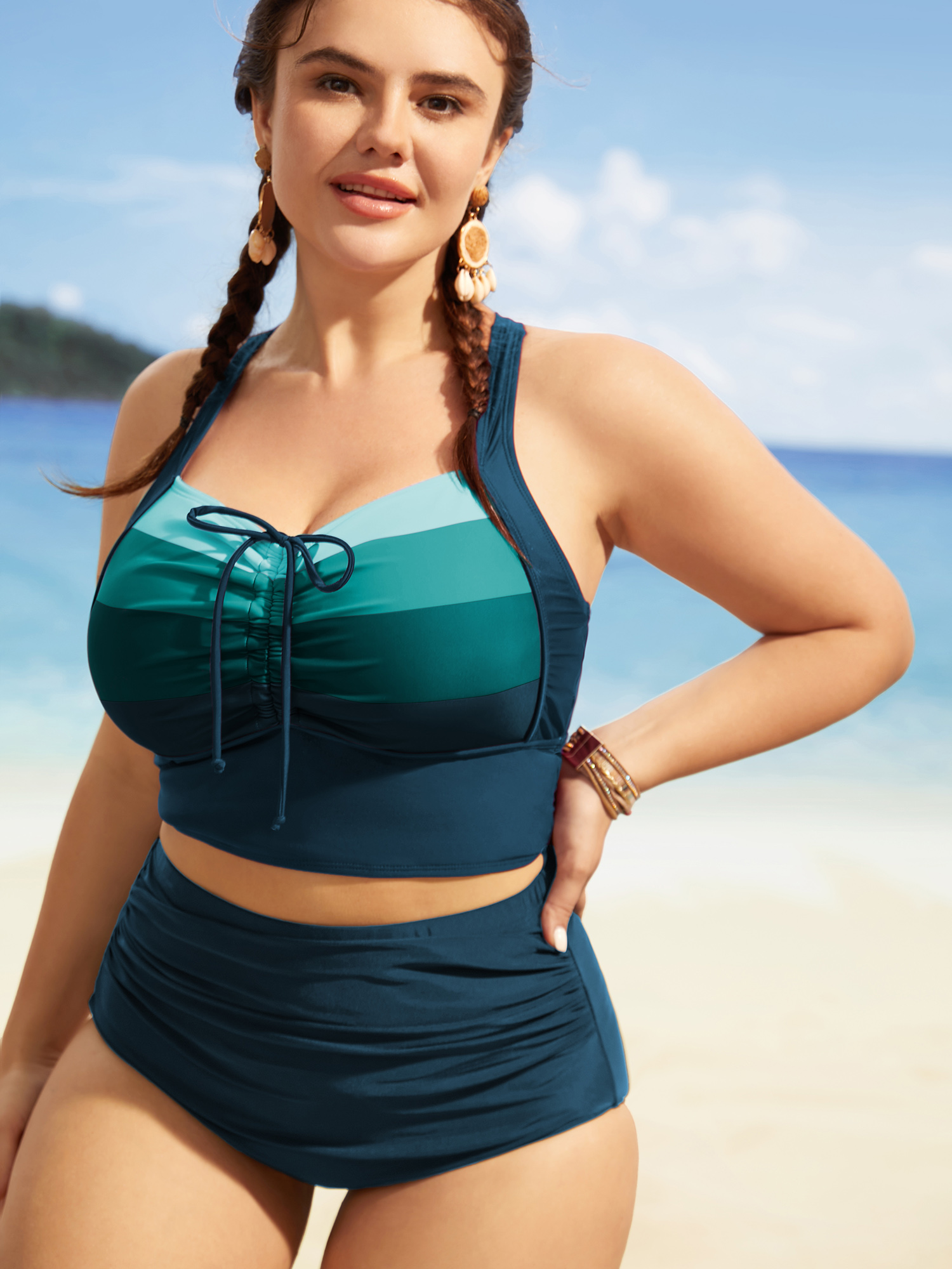 

Plus Size Colorblock Contrast Drawstring Gathered Swim Top Women's Swimwear Cyan Beach Gathered High stretch Skinny Heart neckline Curve Swim Tops BloomChic