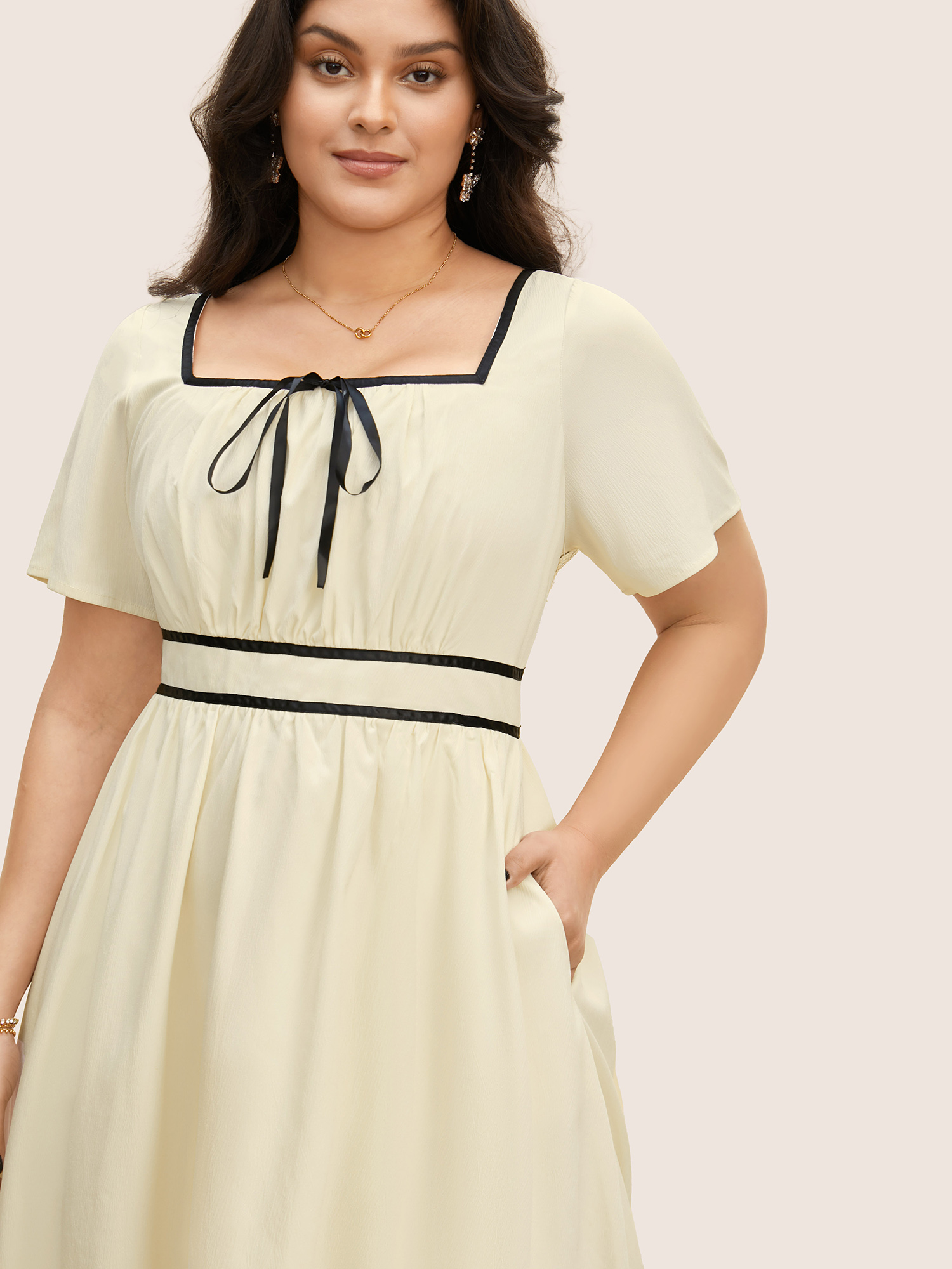 

Plus Size Contrast Trim Tie Knot Elastic Waist Dress Ivory Women Elegant Tie knot Square Neck Short sleeve Curvy BloomChic