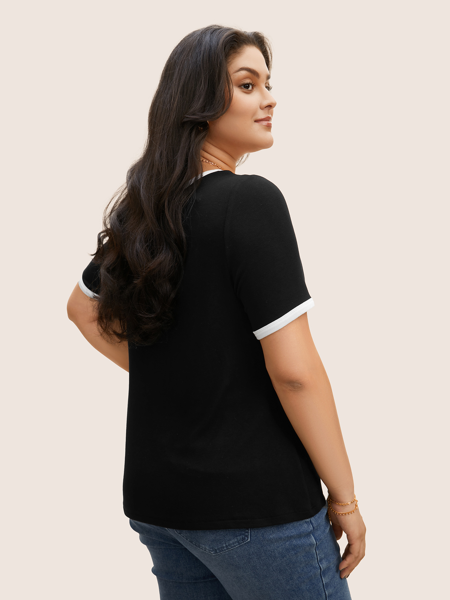 

Plus Size Asymmetrical Neck Contrast Trim Pit Strip T-shirt Black Women Elegant Contrast Asymmetrical Neck Bodycon Everyday T-shirts BloomChic