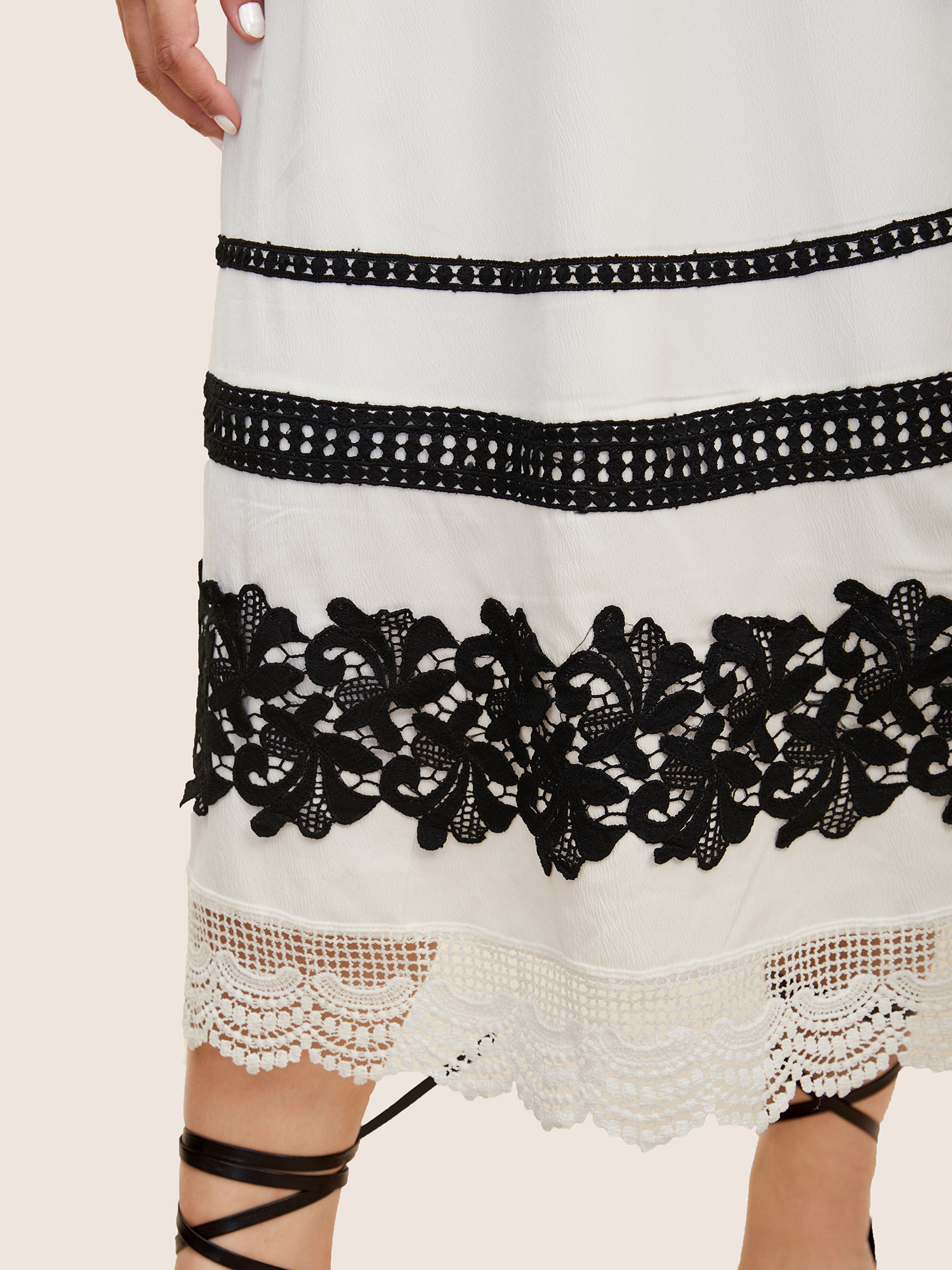 Plus Size V Neck Contrast Lace Trim Ruffles Shirred Dress Ivory Women Woven ribbon&lace trim V-neck Cap Sleeve Curvy BloomChic 12/L 