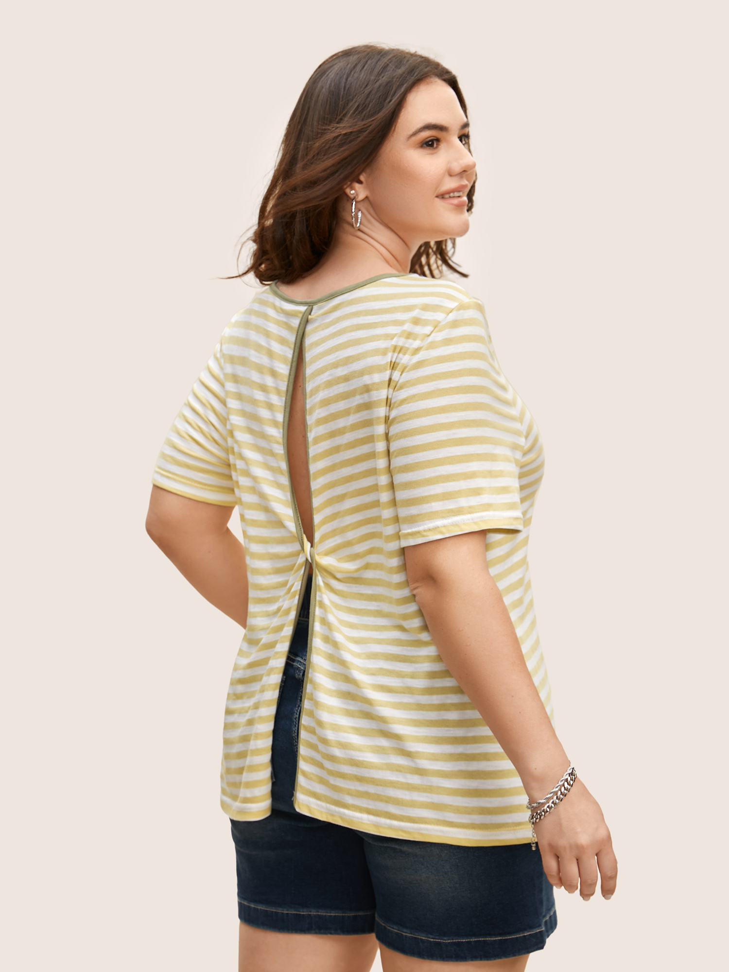 

Plus Size Striped Round Neck Twist Backless T-shirt Lightyellow Women Casual Twist Round Neck Everyday T-shirts BloomChic