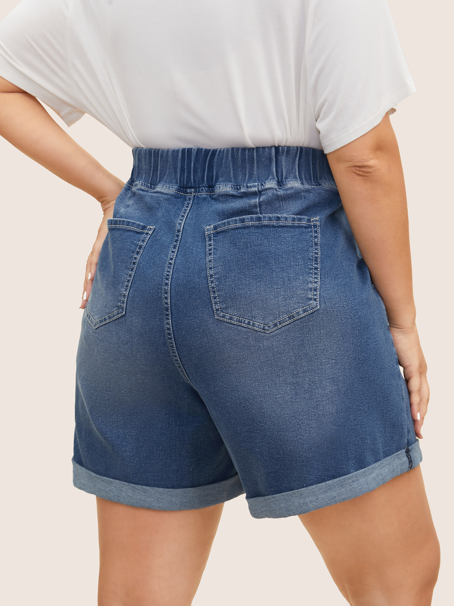 Plus Size Medium Wash Roll Hem Loose Denim Shorts Women Denimblue Roll Hem High stretch Everyday Slanted pocket Casual Denim Shorts BloomChic 18/2X 