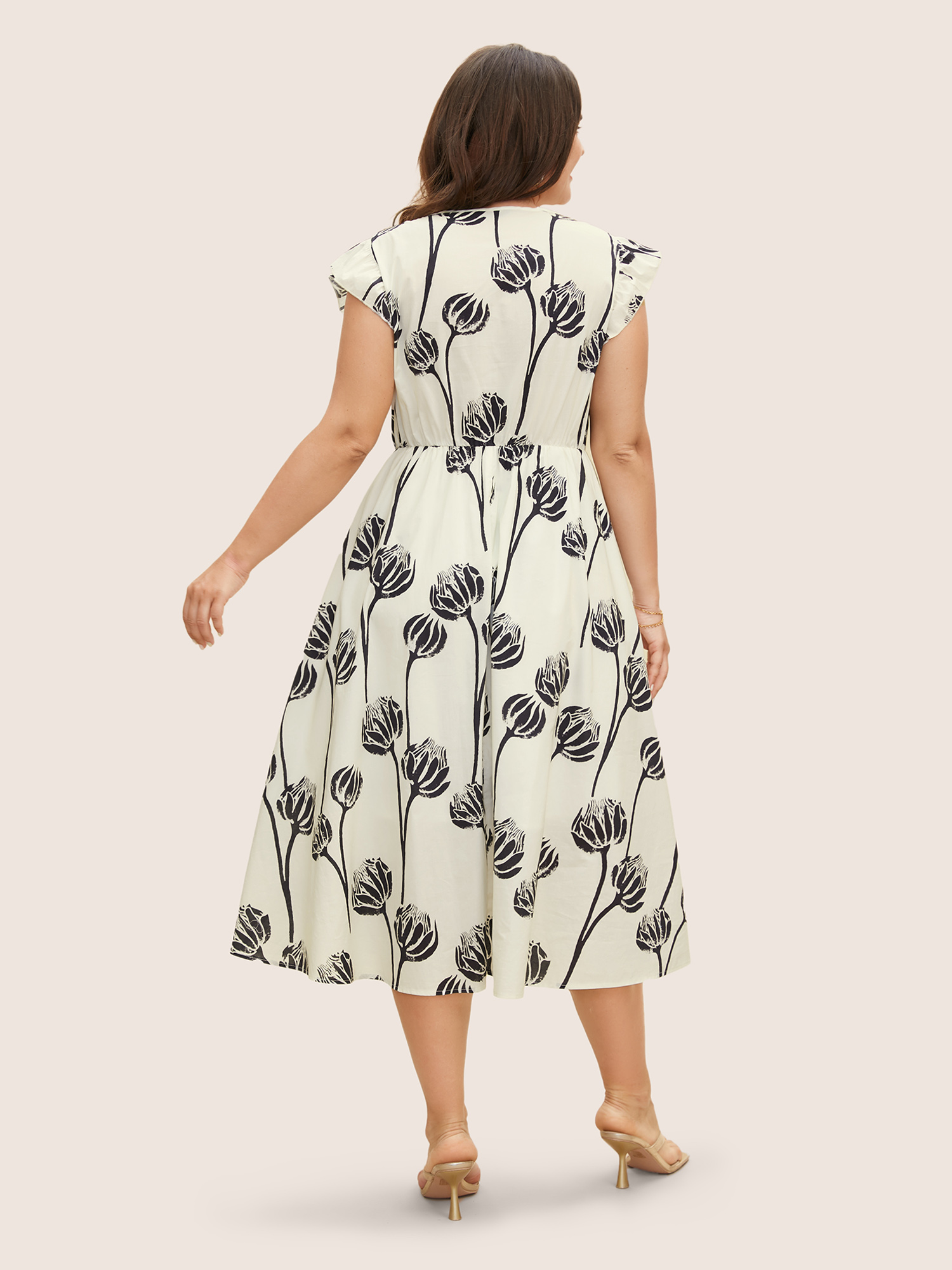 Plus Size V Neck Floral Print Ruffle Cap Sleeve Dress WhiteSmoke Women Ruffles V-neck Cap Sleeve Curvy BloomChic 22-24/3X 