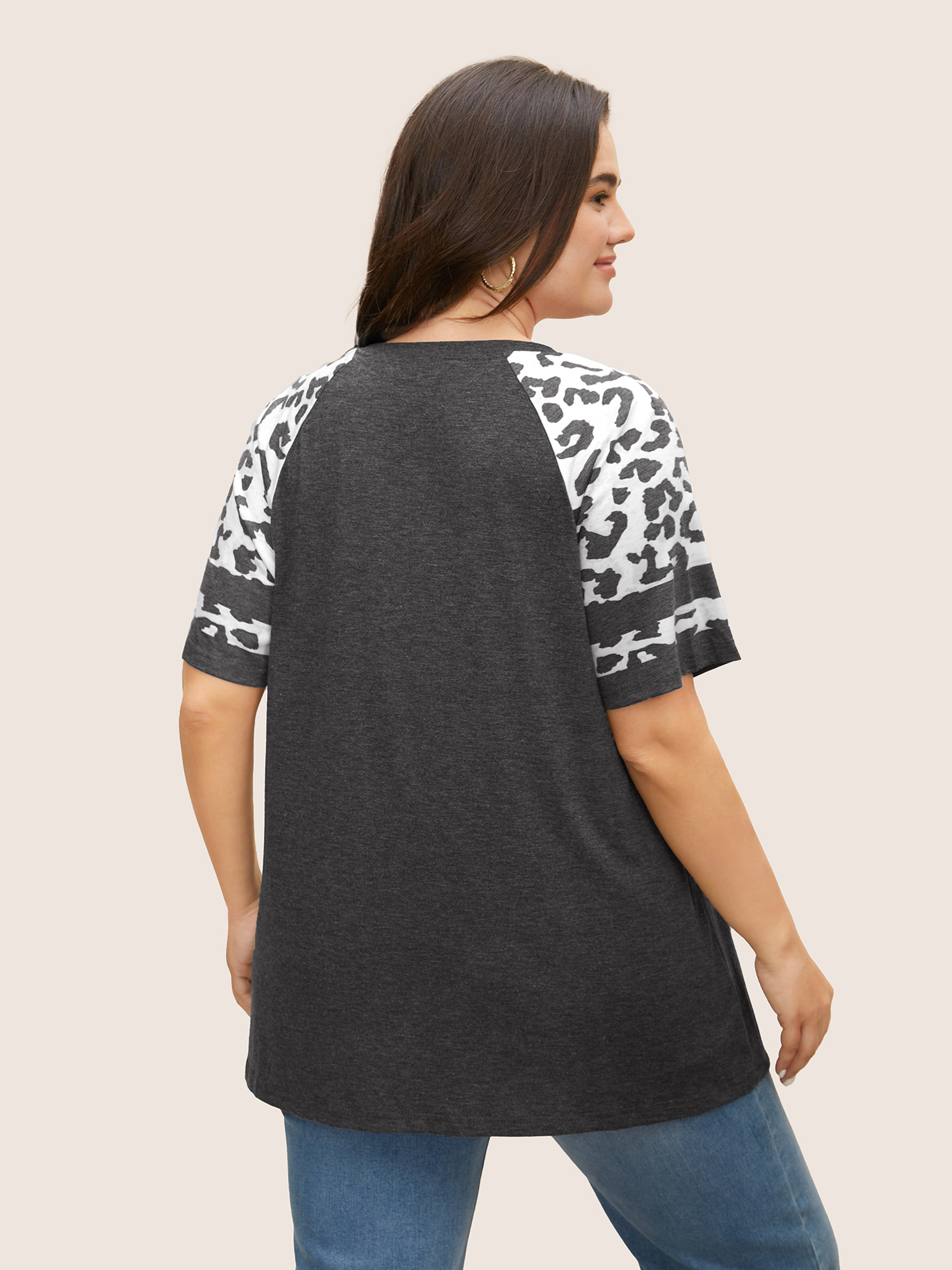 Plus Size Ditsy Floral Colorblock Contrast Raglan Sleeve T-shirt DimGray Women Casual Contrast Ditsy Floral V-neck Everyday T-shirts BloomChic 22-24/3X 
