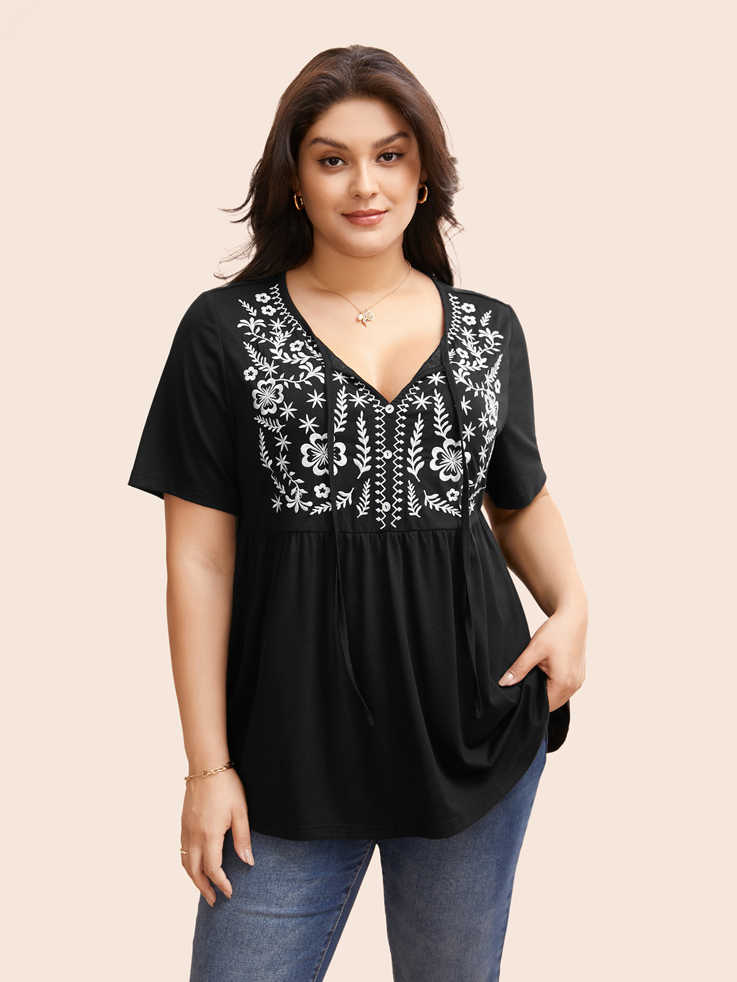 

Plus Size Floral Embroidered Tie Knot T-shirt Black Women Elegant Tie knot Natural Flowers Round Neck Everyday T-shirts BloomChic