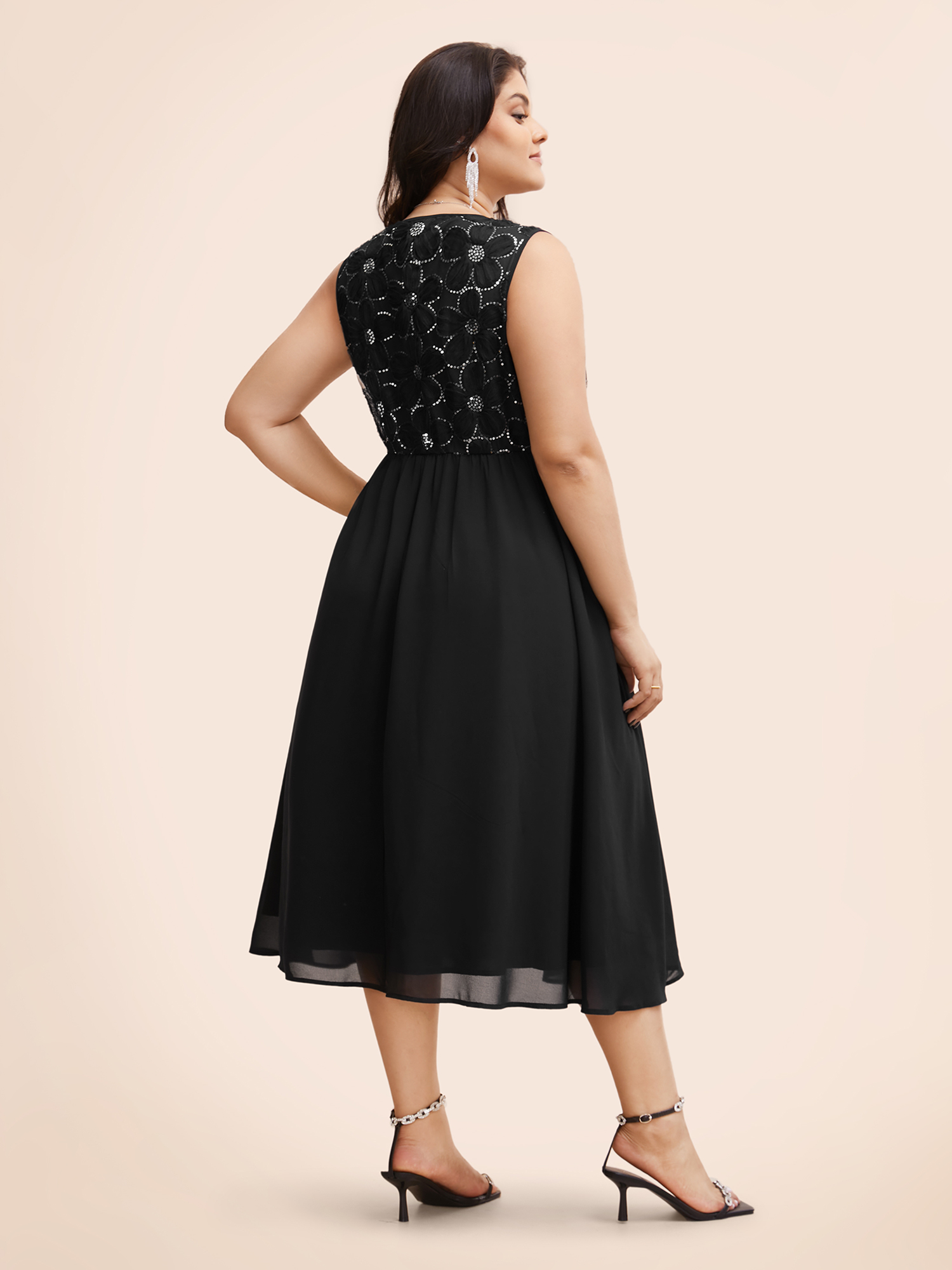 Plus Size V Neck Sequin Floral Patchwork Dress Black Women Formal Texture V-neck Sleeveless Curvy BloomChic 26/4X 