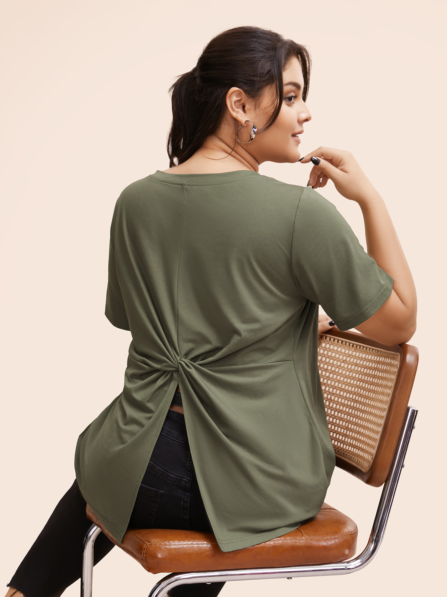 

Plus Size Solid Twist Back V Neck Short Sleeve T-shirt Sage Women Casual Plain Plain V-neck Dailywear T-shirts BloomChic