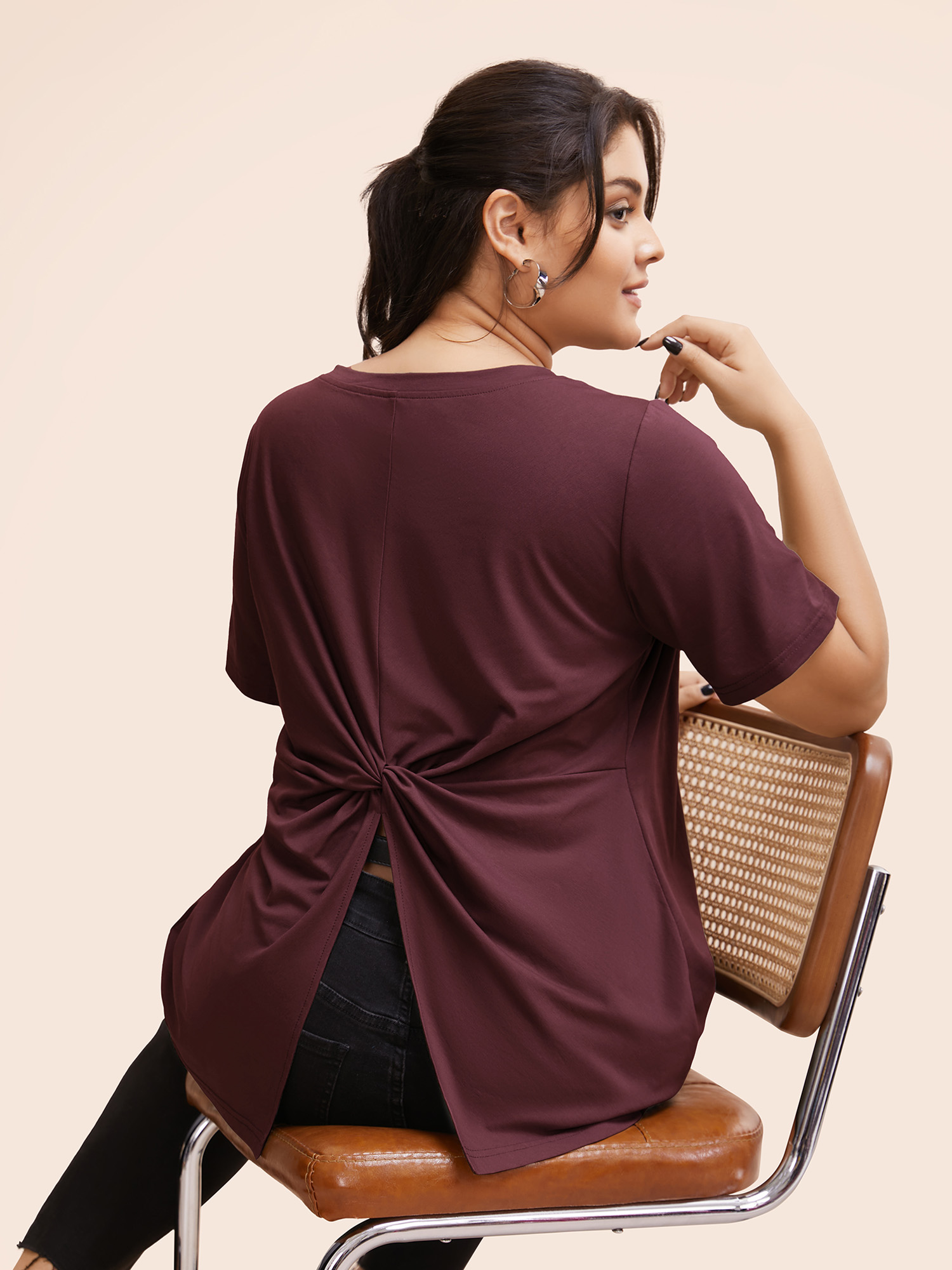 

Plus Size Solid Twist Back V Neck Short Sleeve T-shirt Burgundy Women Casual Plain Plain V-neck Dailywear T-shirts BloomChic