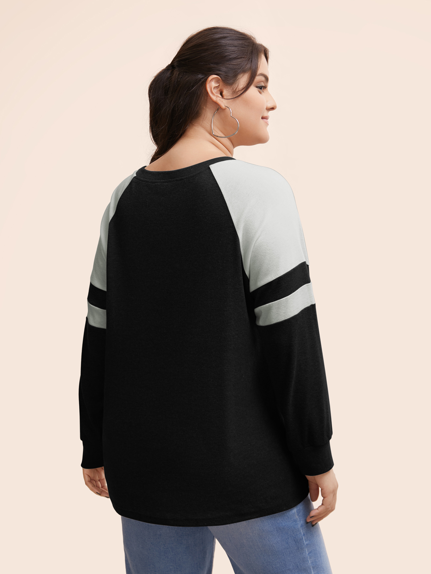 

Plus Size Colorblock Contrast Stitch Raglan Sleeve T-shirt LightGray Women Casual Elastic cuffs Striped Round Neck Dailywear T-shirts BloomChic